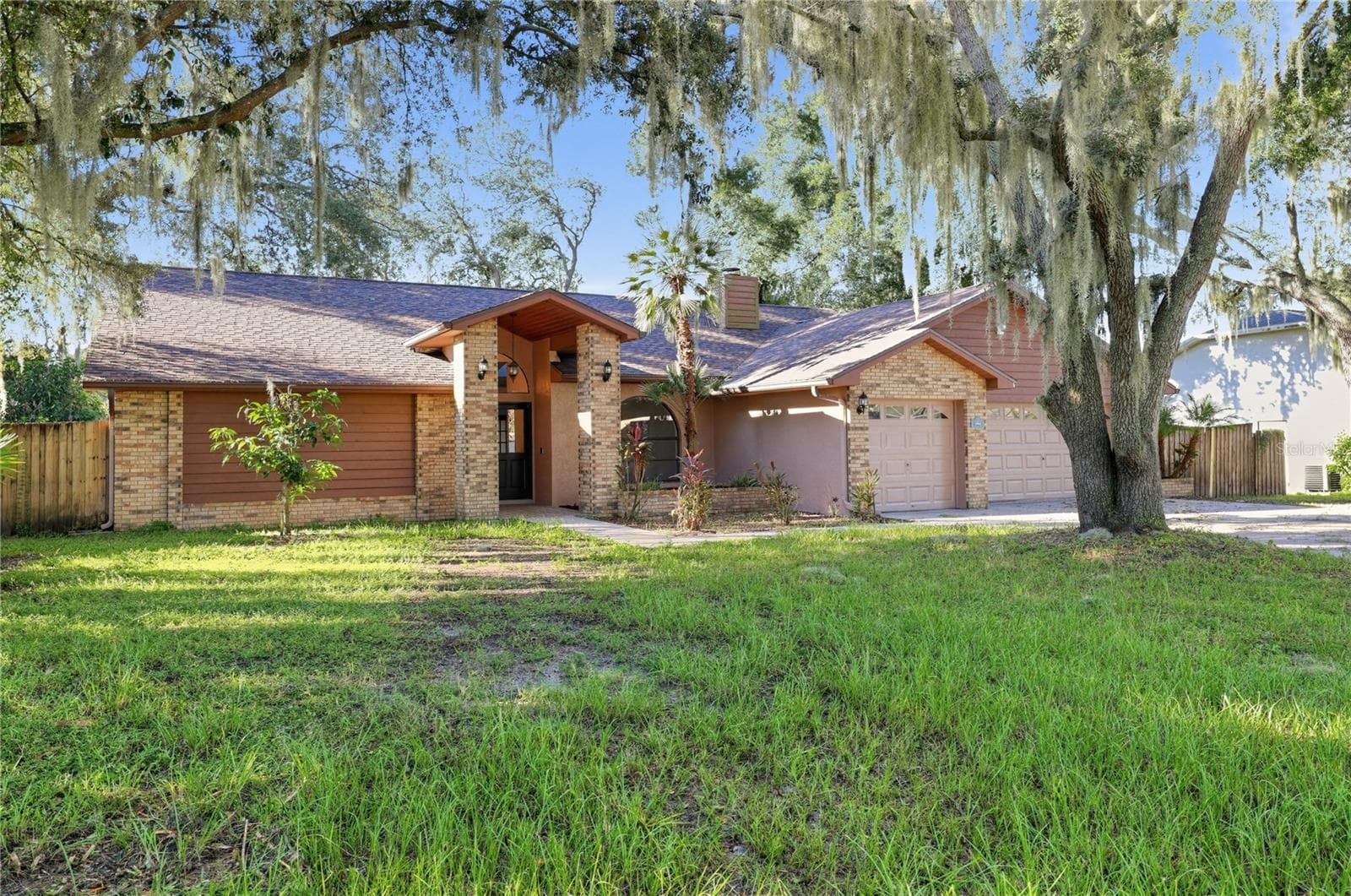 Single Family Residence at 1005 HOLLYBERRY CT, BRANDON, photo 2 of 32