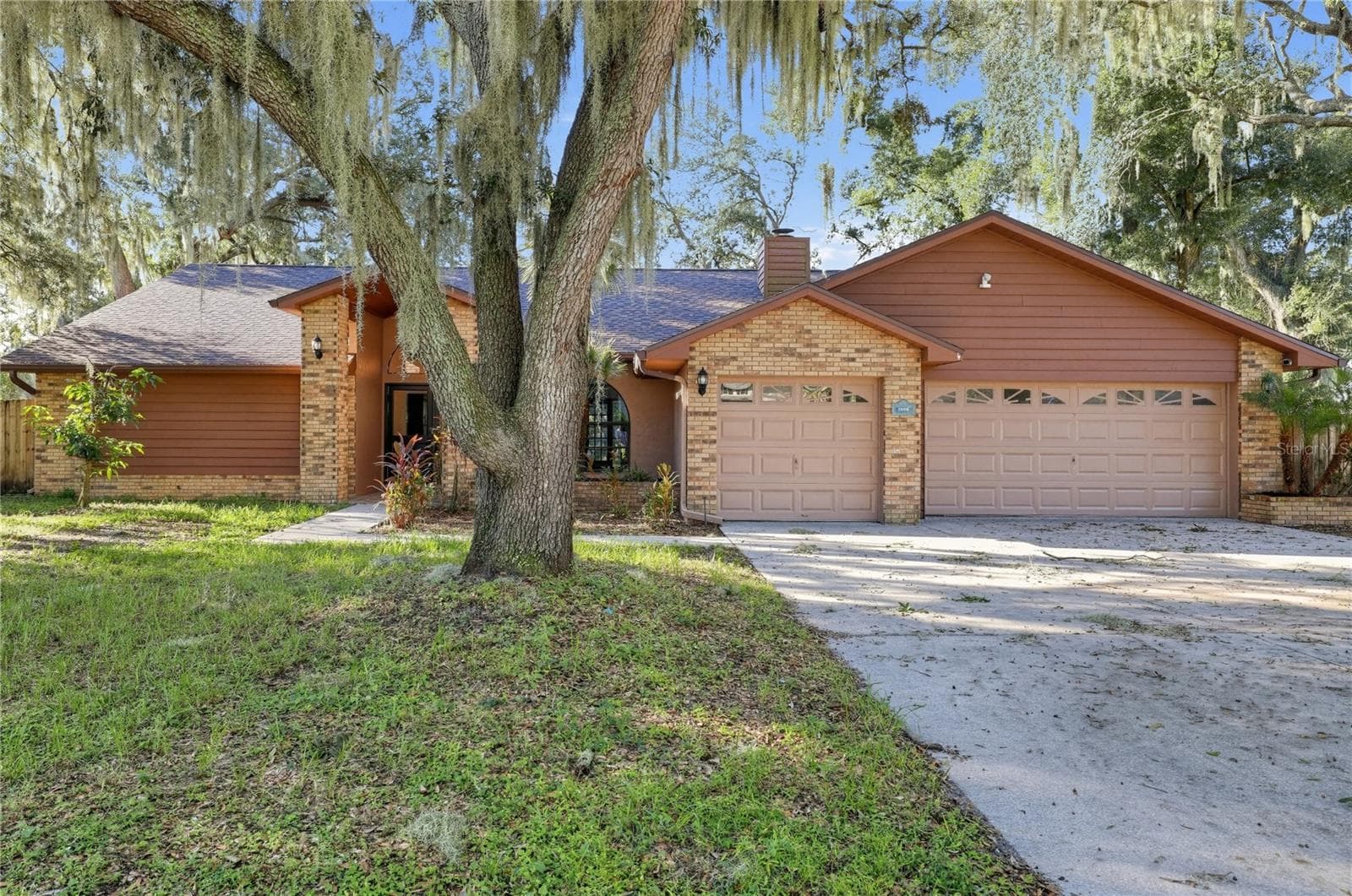 Single Family Residence at 1005 HOLLYBERRY CT, BRANDON, photo 3 of 32