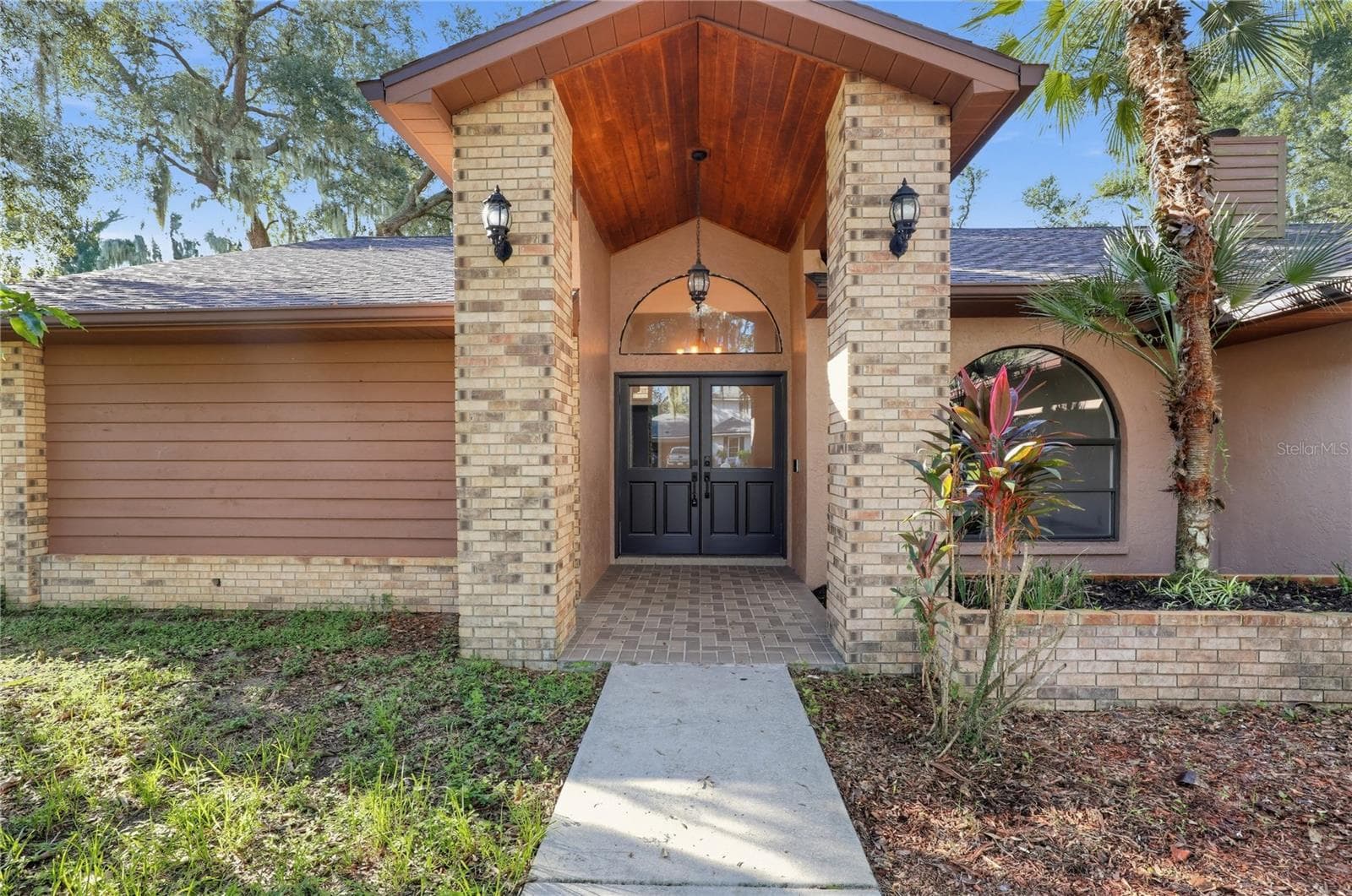 Single Family Residence at 1005 HOLLYBERRY CT, BRANDON, photo 5 of 32
