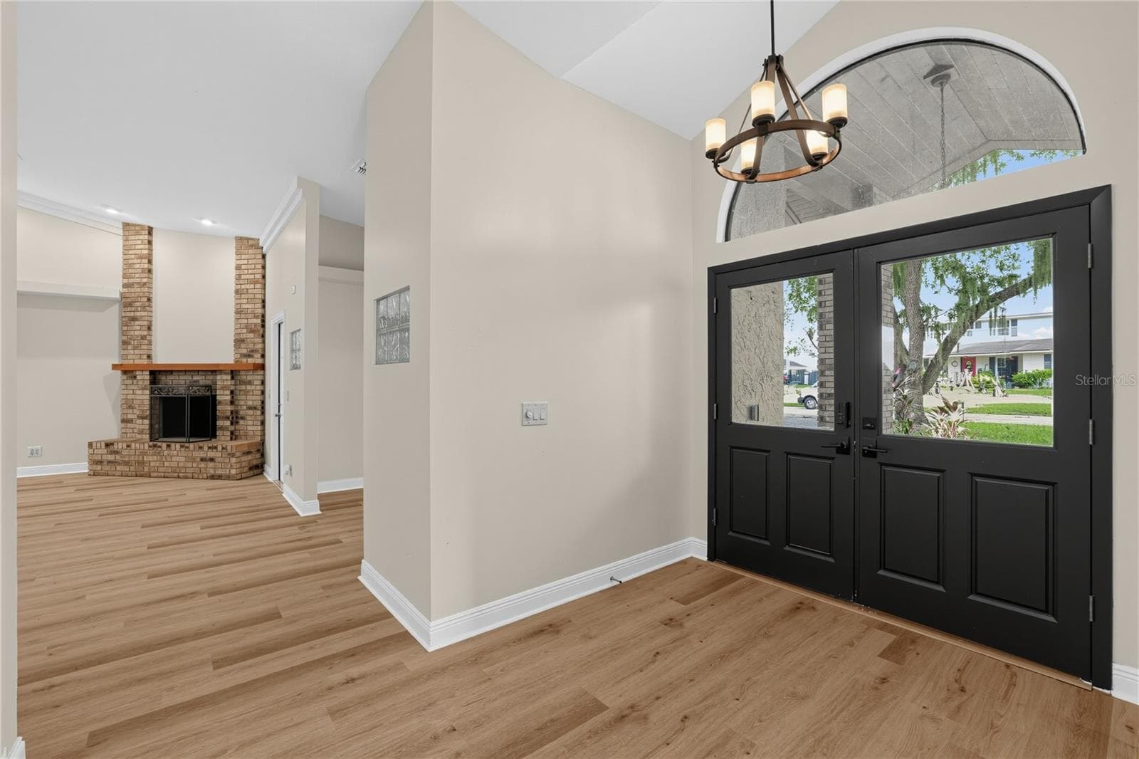 Single Family Residence at 1005 HOLLYBERRY CT, BRANDON, photo 6 of 32