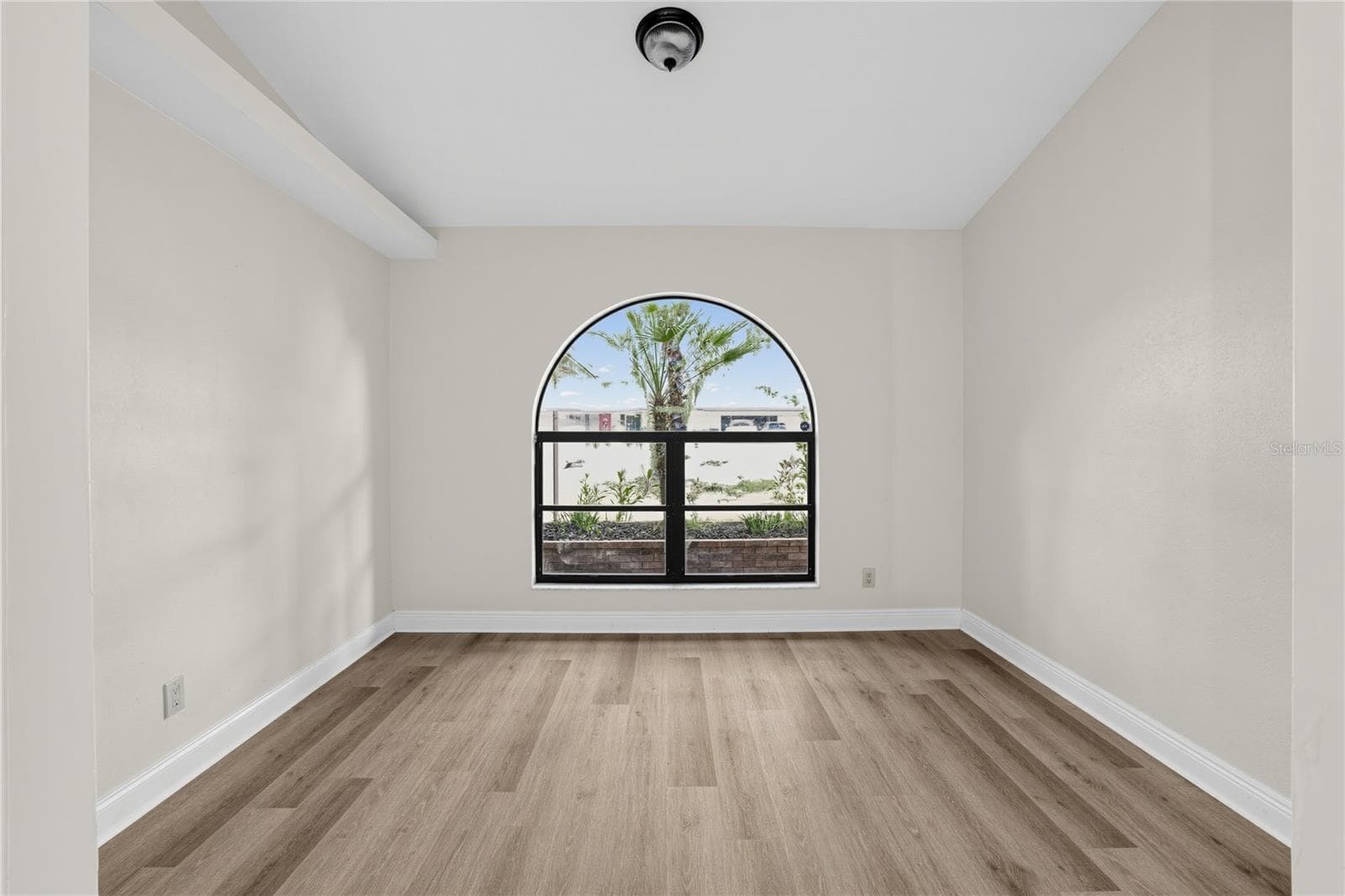 Single Family Residence at 1005 HOLLYBERRY CT, BRANDON, photo 12 of 32