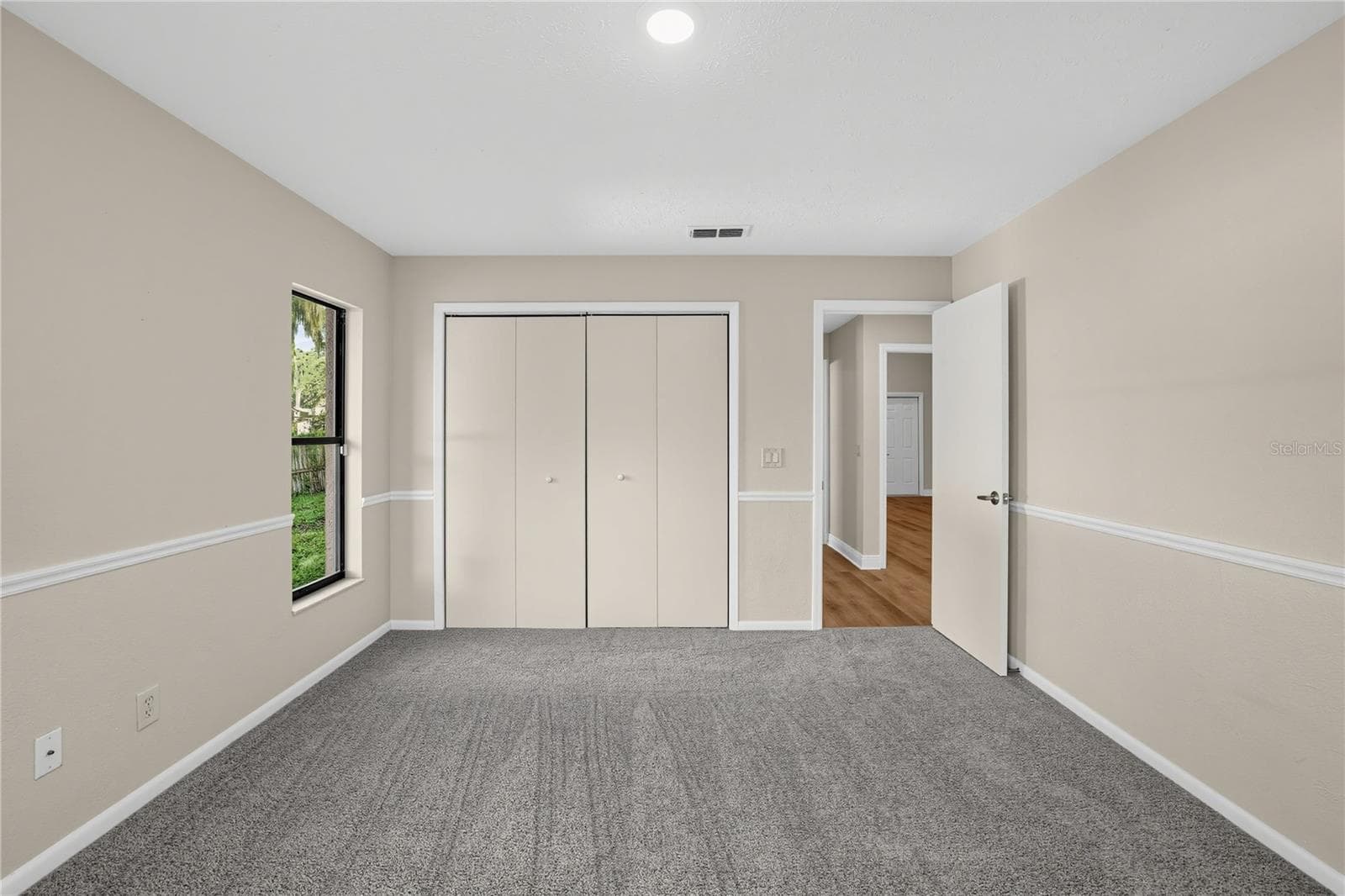 Single Family Residence at 1005 HOLLYBERRY CT, BRANDON, photo 14 of 32