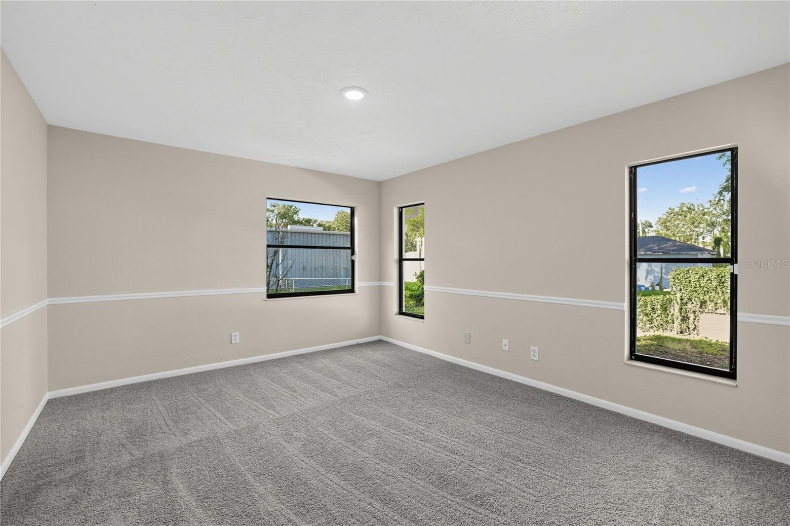 Single Family Residence at 1005 HOLLYBERRY CT, BRANDON, photo 15 of 32
