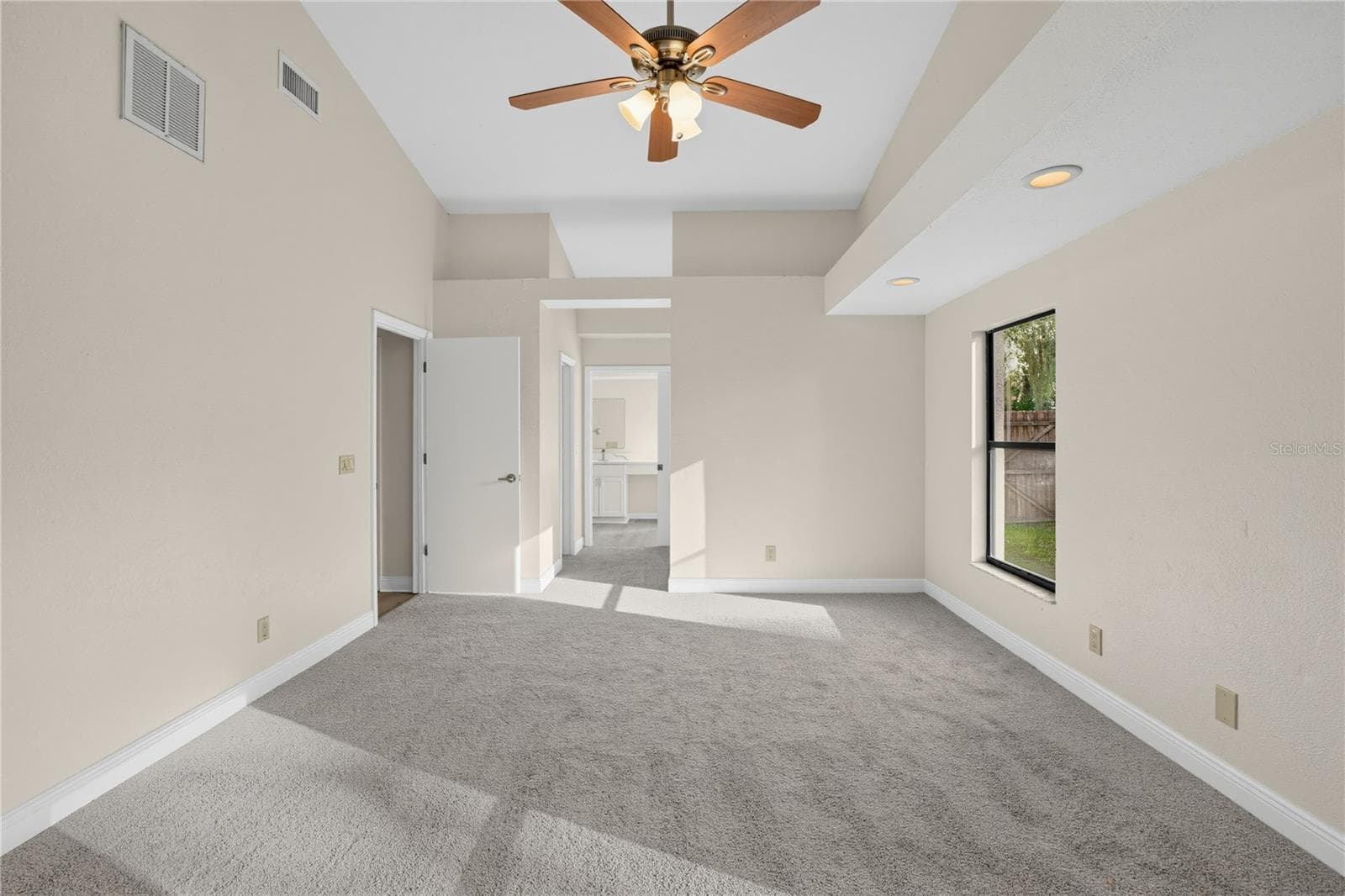 Single Family Residence at 1005 HOLLYBERRY CT, BRANDON, photo 17 of 32