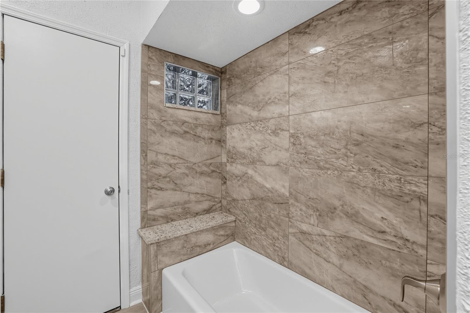 Single Family Residence at 1005 HOLLYBERRY CT, BRANDON, photo 21 of 32