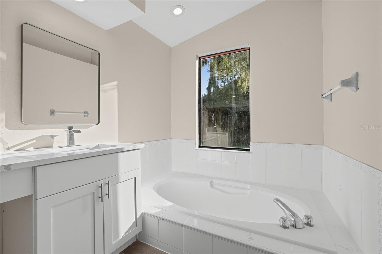 Single Family Residence at 1005 HOLLYBERRY CT, BRANDON, photo 24 of 32