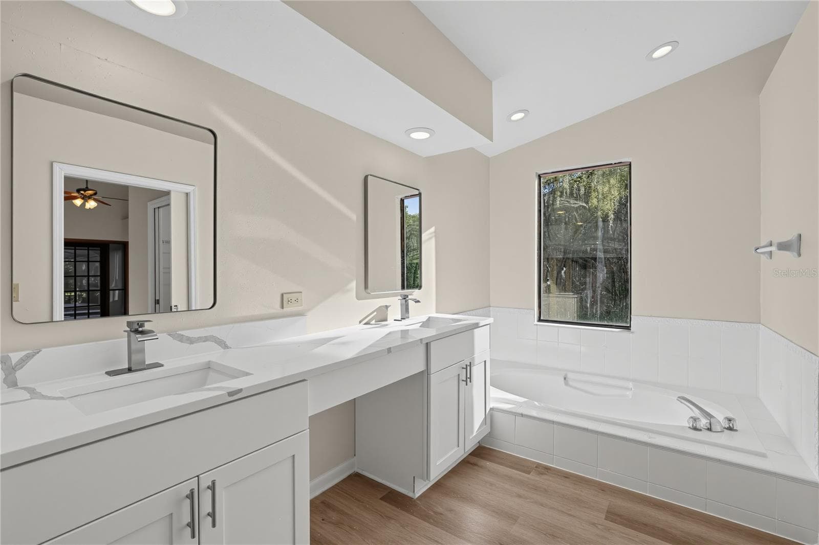 Single Family Residence at 1005 HOLLYBERRY CT, BRANDON, photo 25 of 32