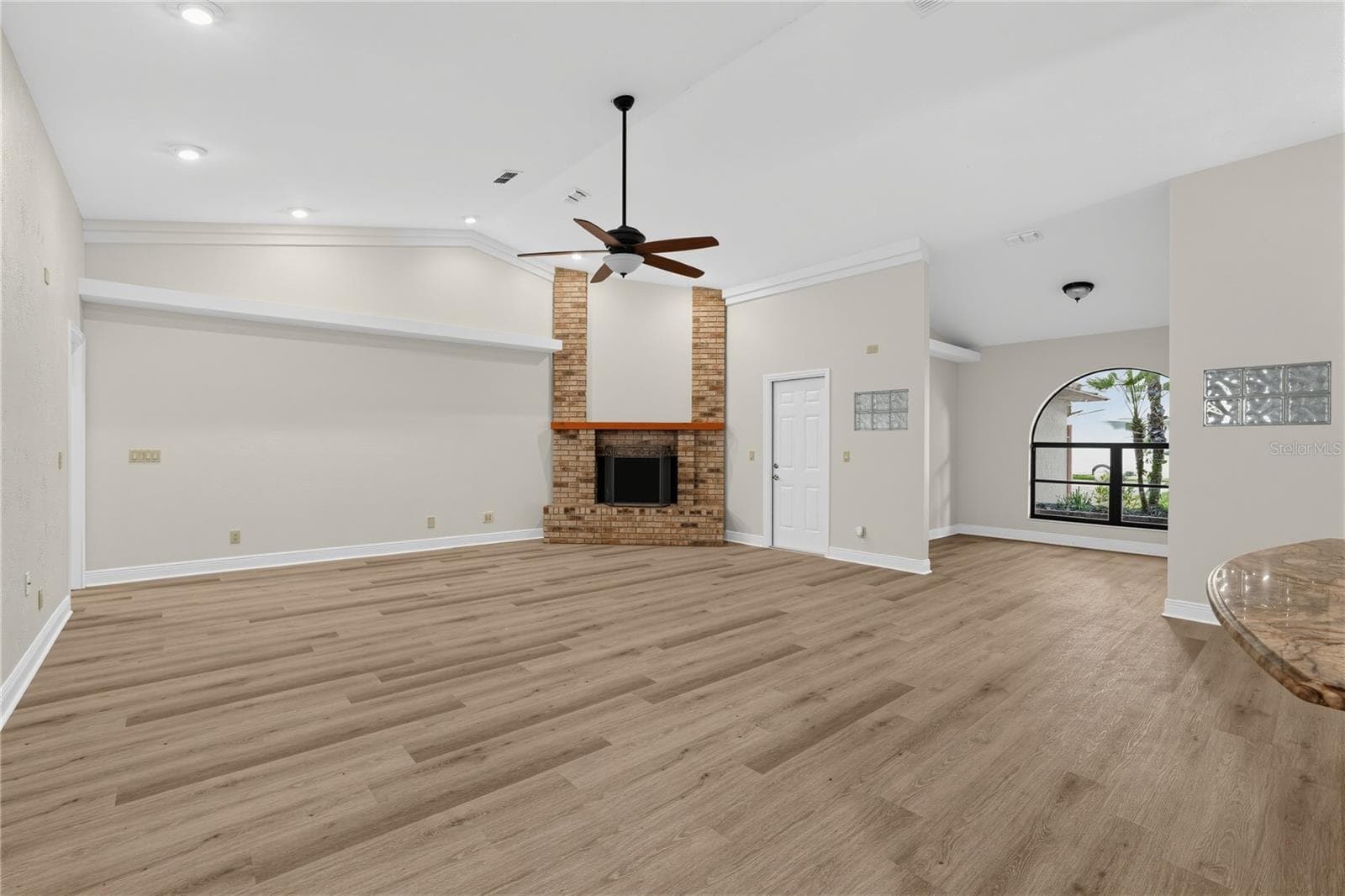 Single Family Residence at 1005 HOLLYBERRY CT, BRANDON, photo 26 of 32