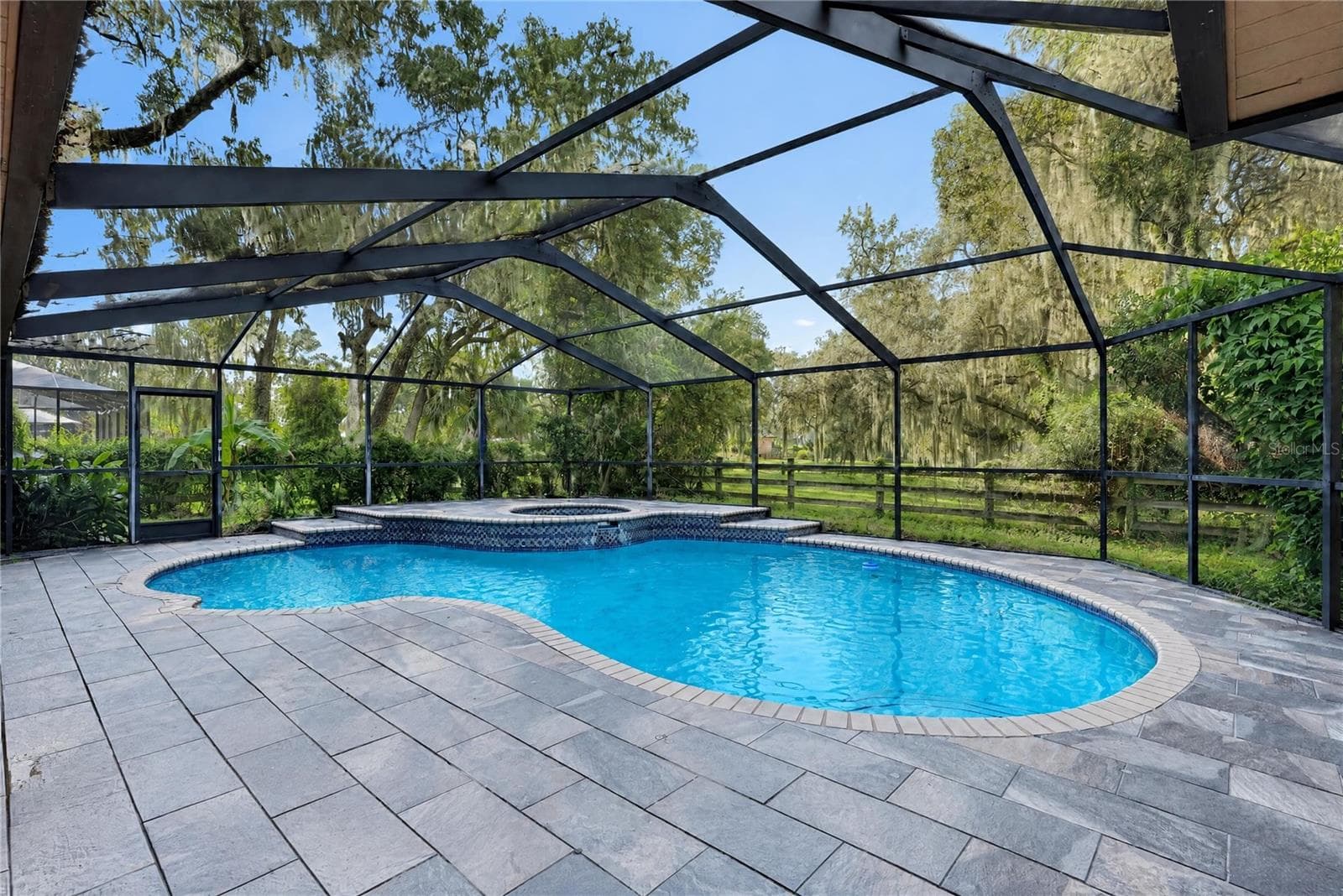Single Family Residence at 1005 HOLLYBERRY CT, BRANDON, photo 29 of 32