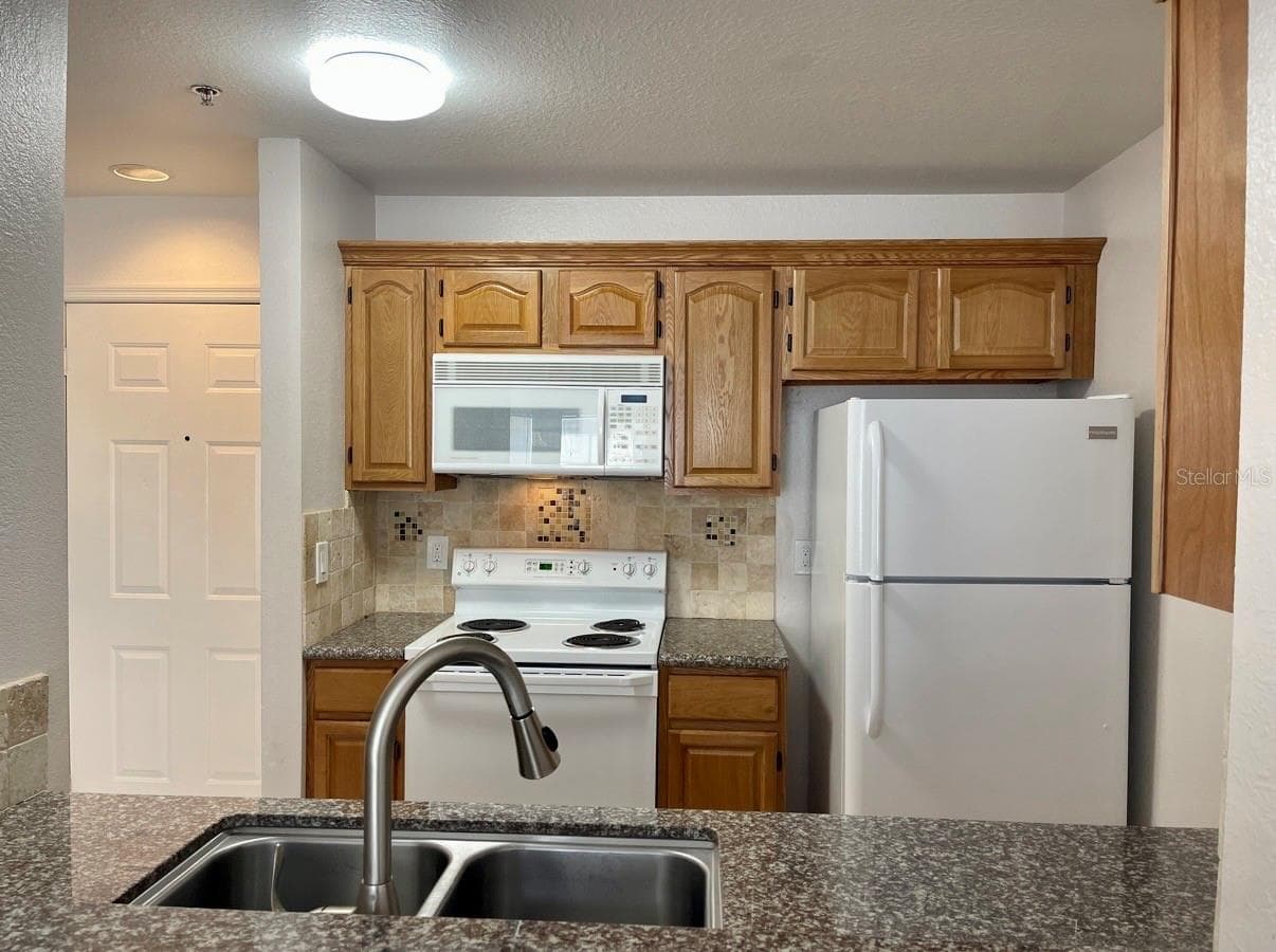 Condominium at 8413 LUCUYA WAY #107, TEMPLE TERRACE, photo 6 of 8
