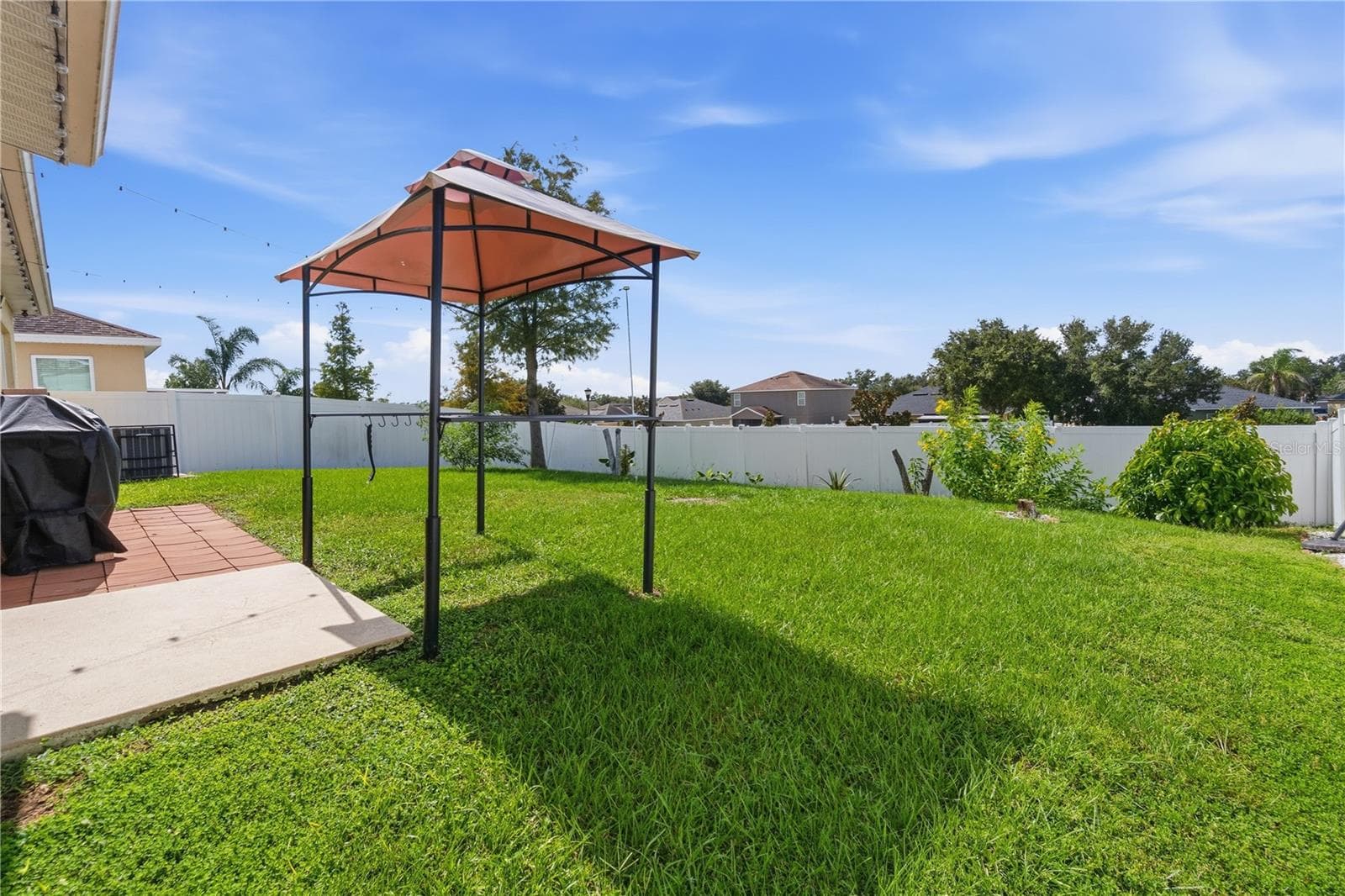 Single Family Residence at 272 SPARROW HAWK DR, GROVELAND, photo 32 of 35
