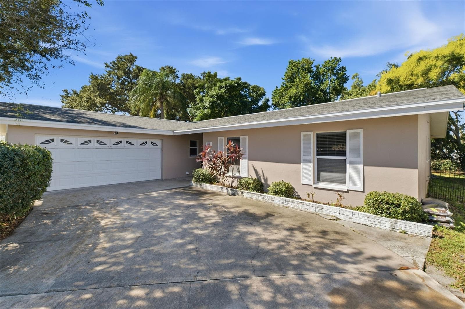 998 DUMONT DR