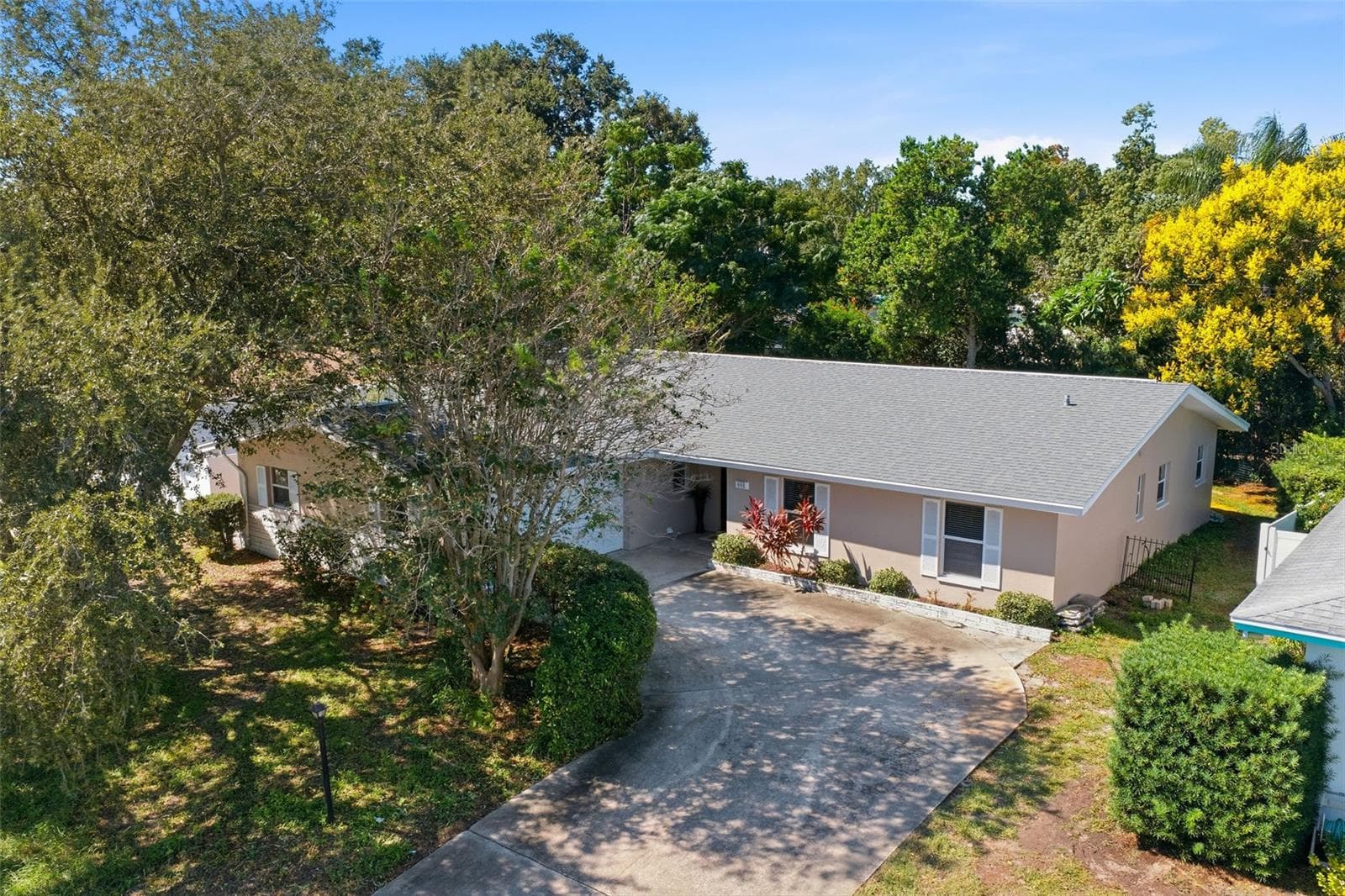 Single Family Residence at 998 DUMONT DR, DUNEDIN, photo 2 of 28
