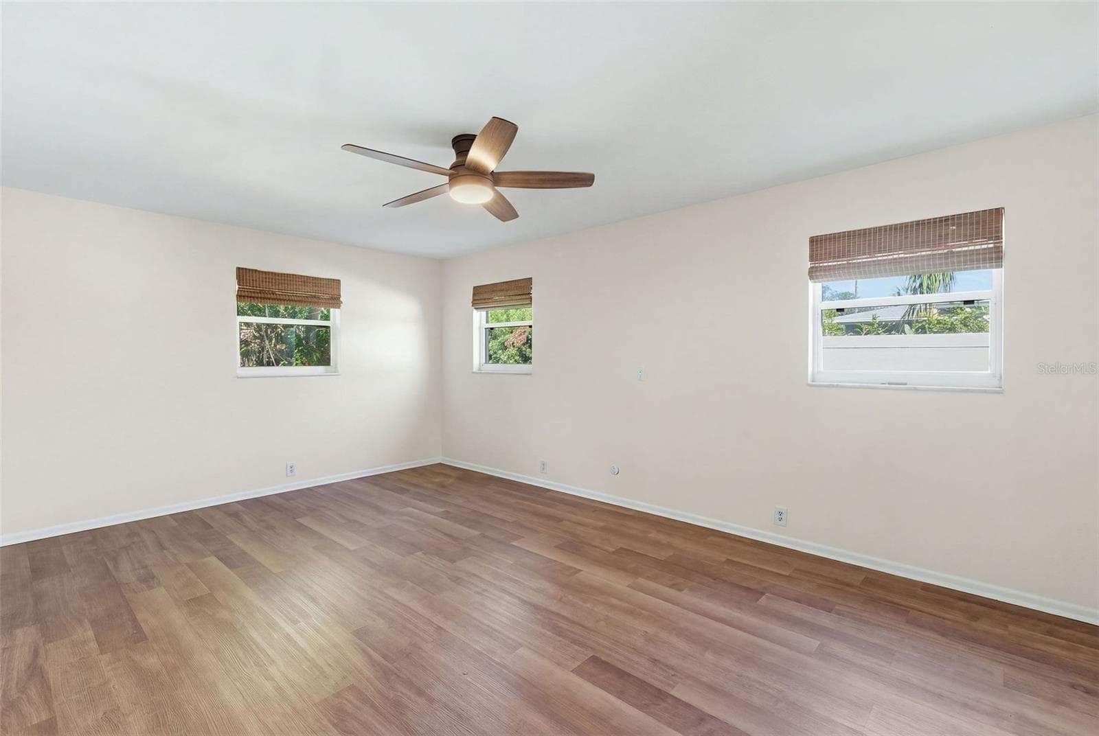 primary bedroom - 998 DUMONT DR, DUNEDIN