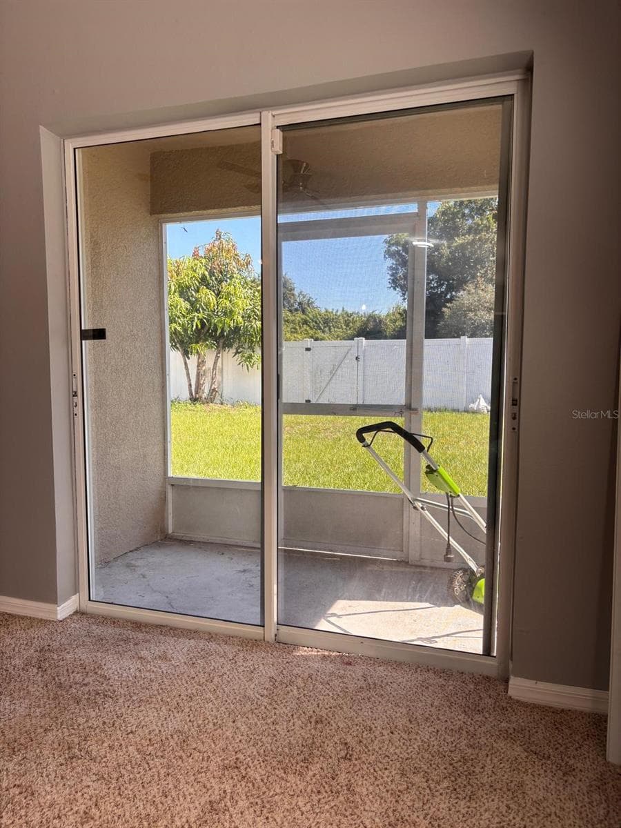 slide doors to the backyard - 7834 CARRIAGE POINTE DR, GIBSONTON