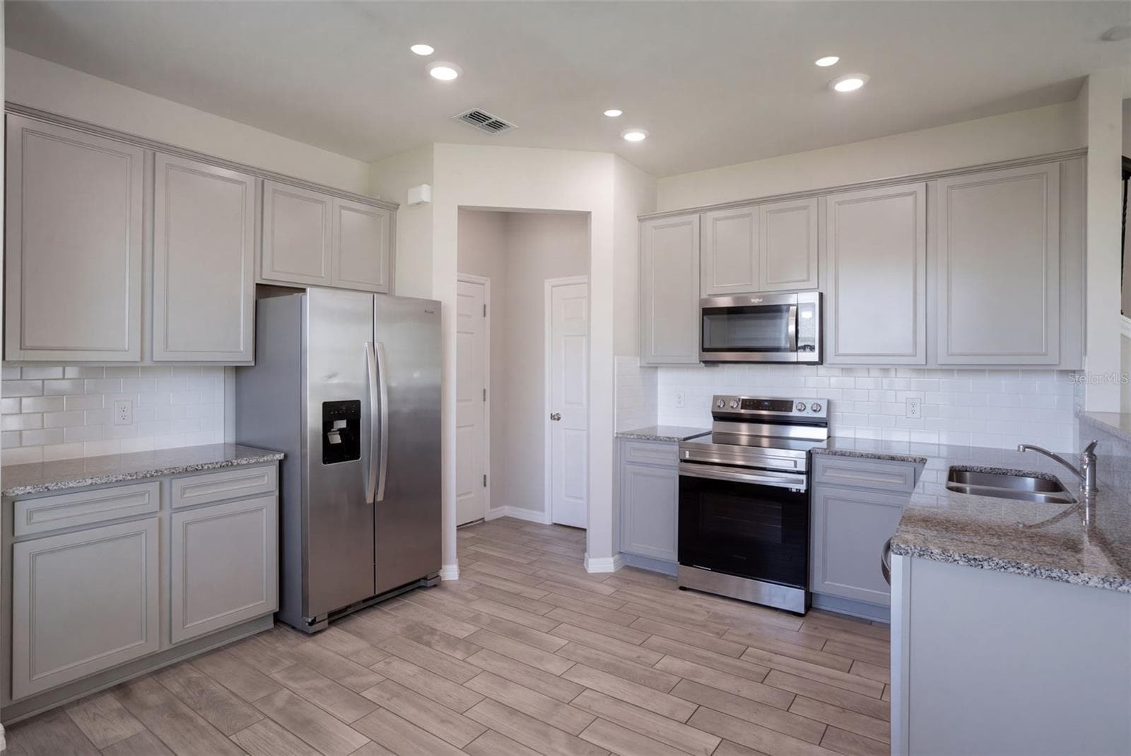 Townhouse at 3768 PLAINVIEW DR, ORLANDO, photo 9 of 30