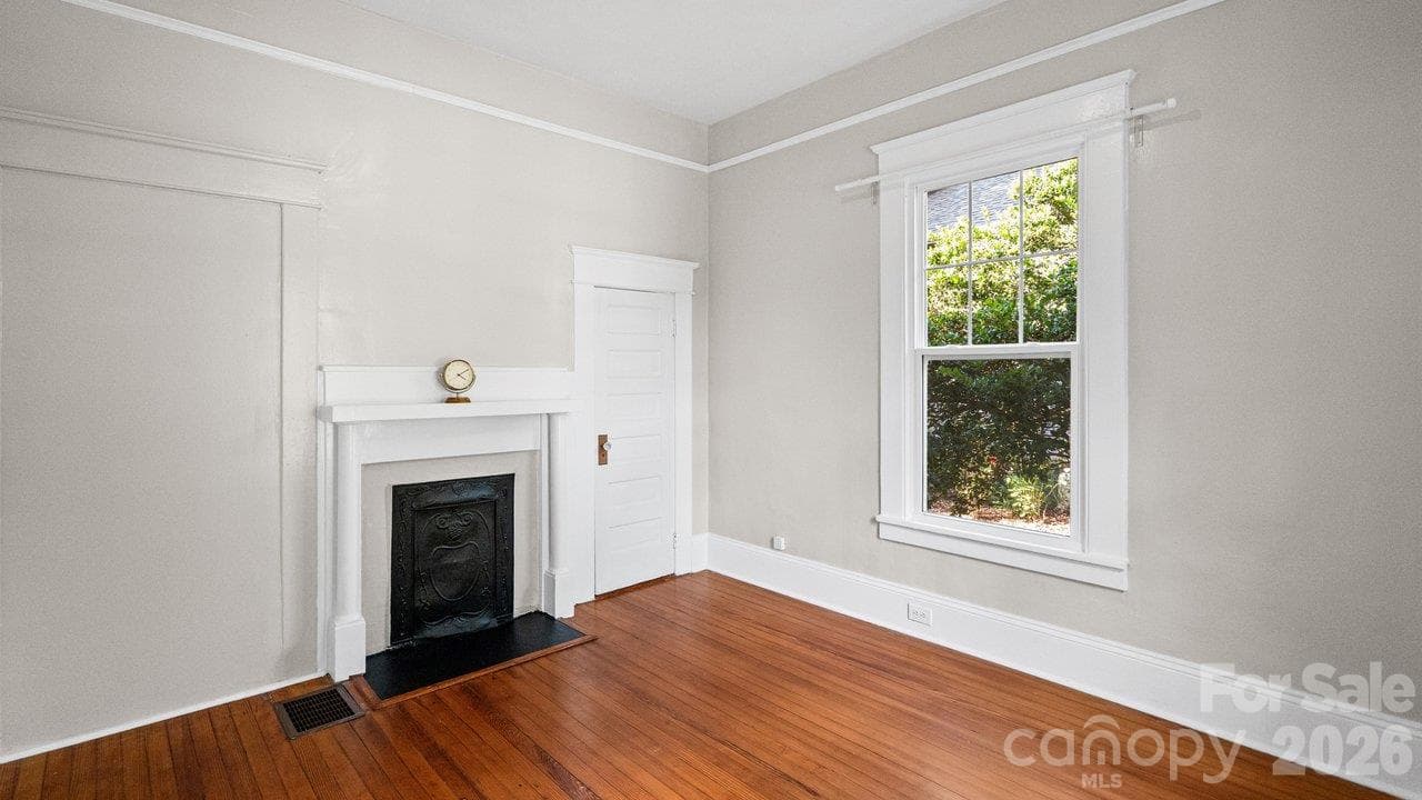 Single Family Residence at 605 Oakland Avenue, Charlotte, photo 7 of 24