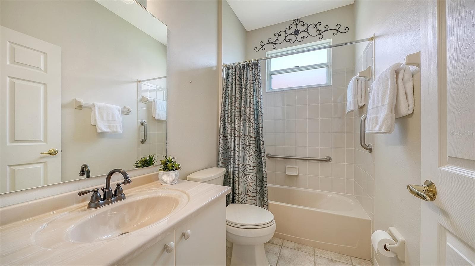 Guest Bathroom - 750 BACK NINE DR, VENICE