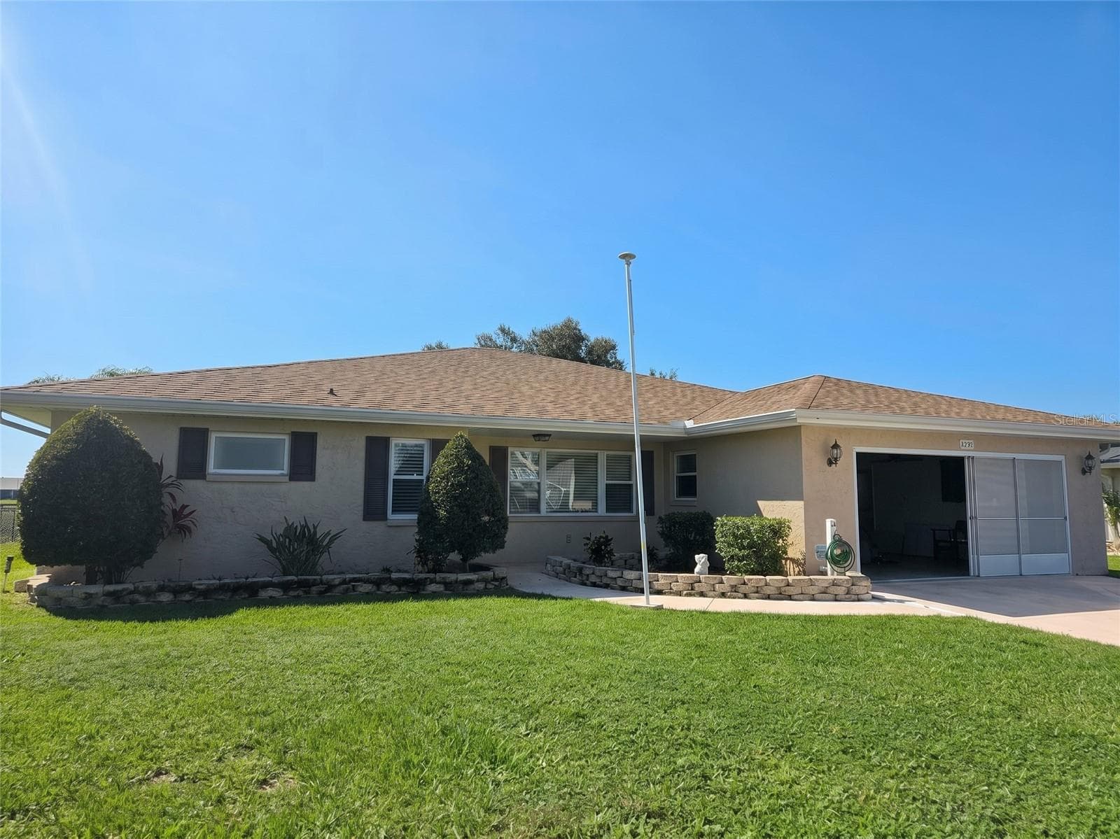 1806 PINEAPPLE PALM CT