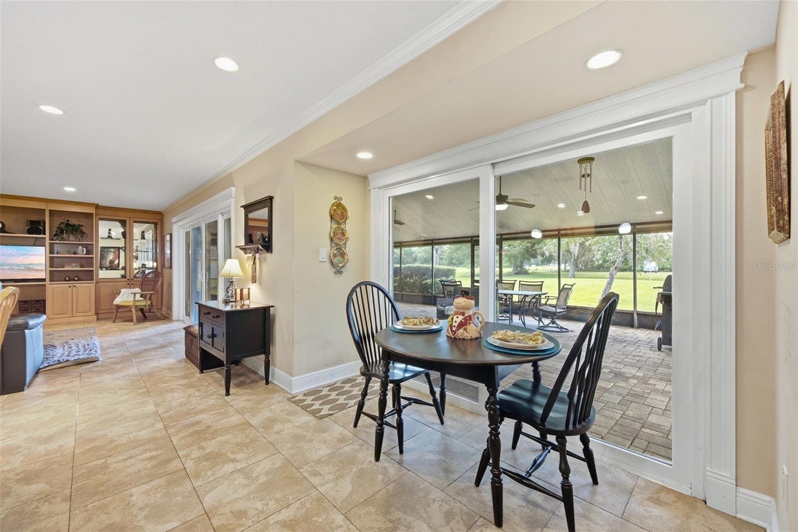 Enjoy coffee while enjoying your private backyard - 17501 LAKESHORE RD, LUTZ