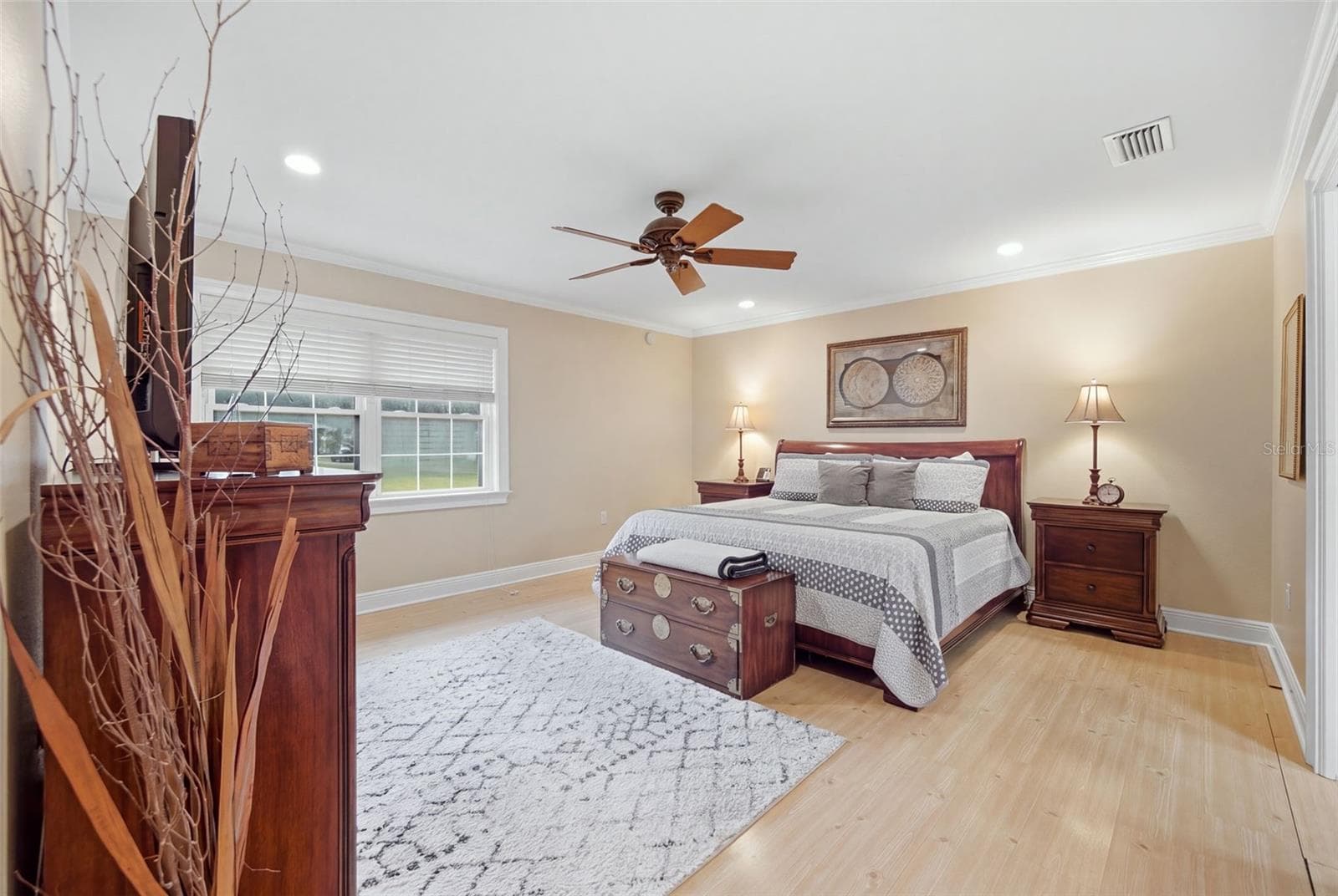 Primary bedroom features 2 walk in closets - 17501 LAKESHORE RD, LUTZ