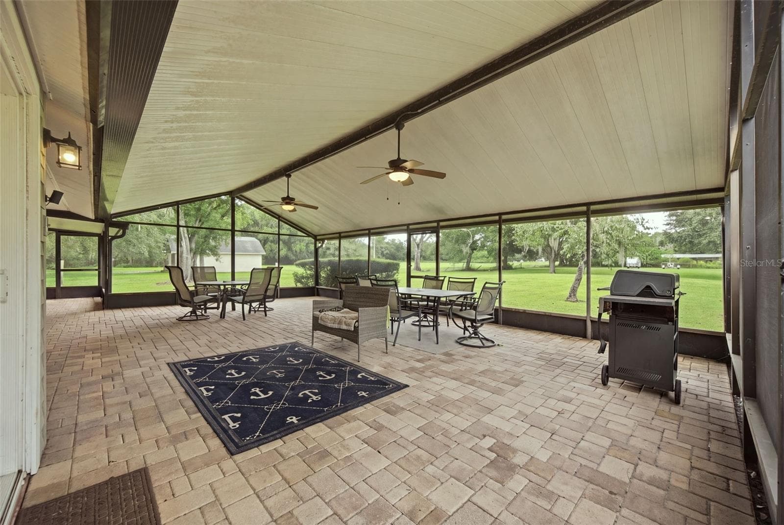 Large screened lanai - 17501 LAKESHORE RD, LUTZ
