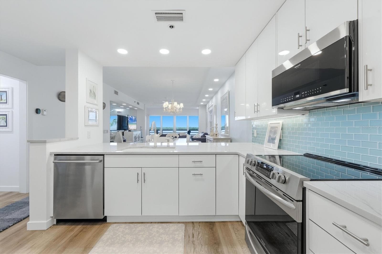 Modern updated kitchen - 615 DREAM ISLAND PL #212, LONGBOAT KEY
