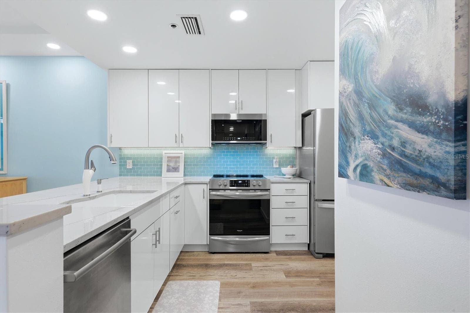 Modern Updated kitchen - 615 DREAM ISLAND PL #212, LONGBOAT KEY