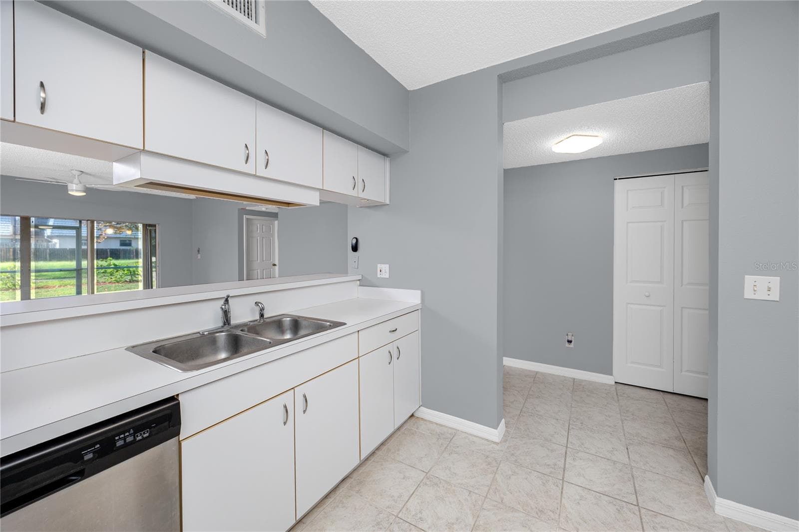 Condominium at 14460 MARINA WAY #11, SEMINOLE, photo 9 of 61