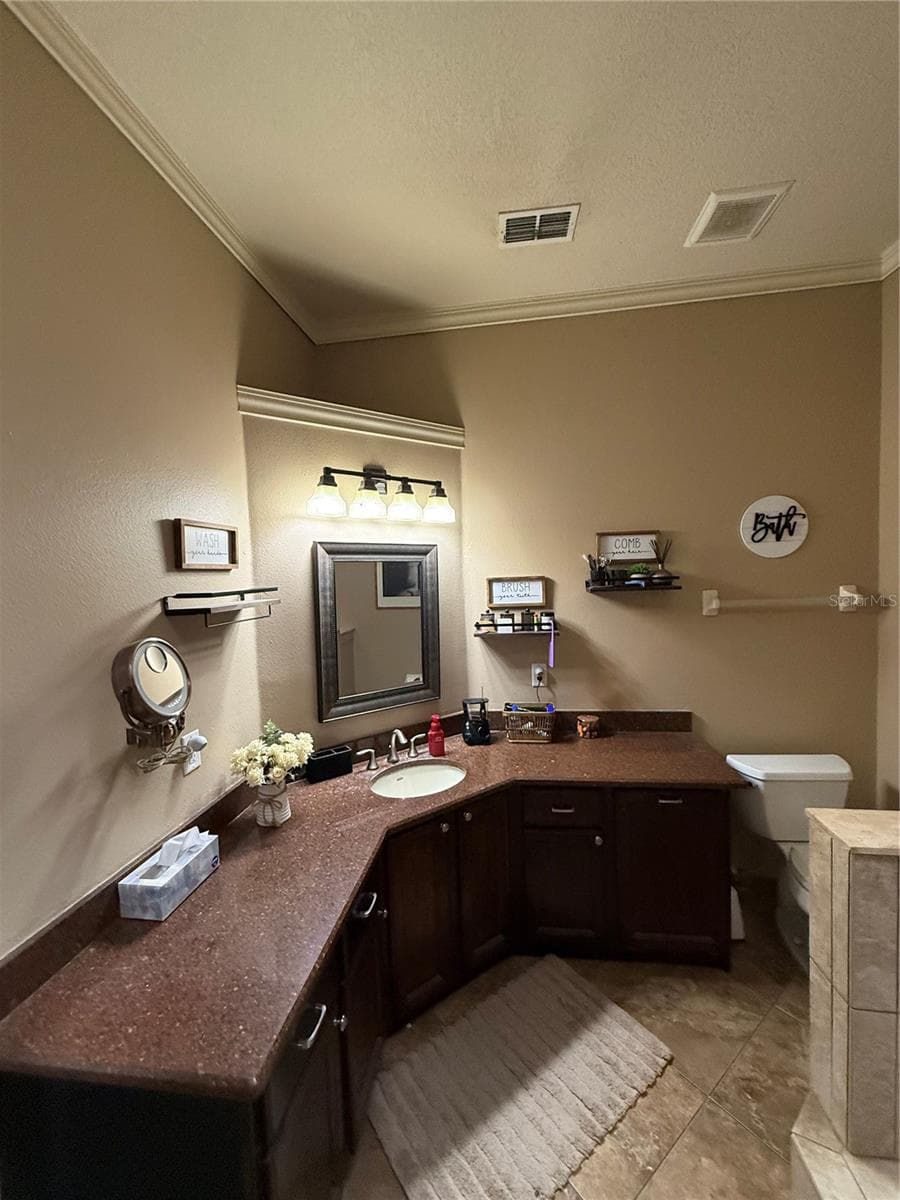 Single Family Residence at 1255 2ND AVE, CHULUOTA, photo 10 of 24