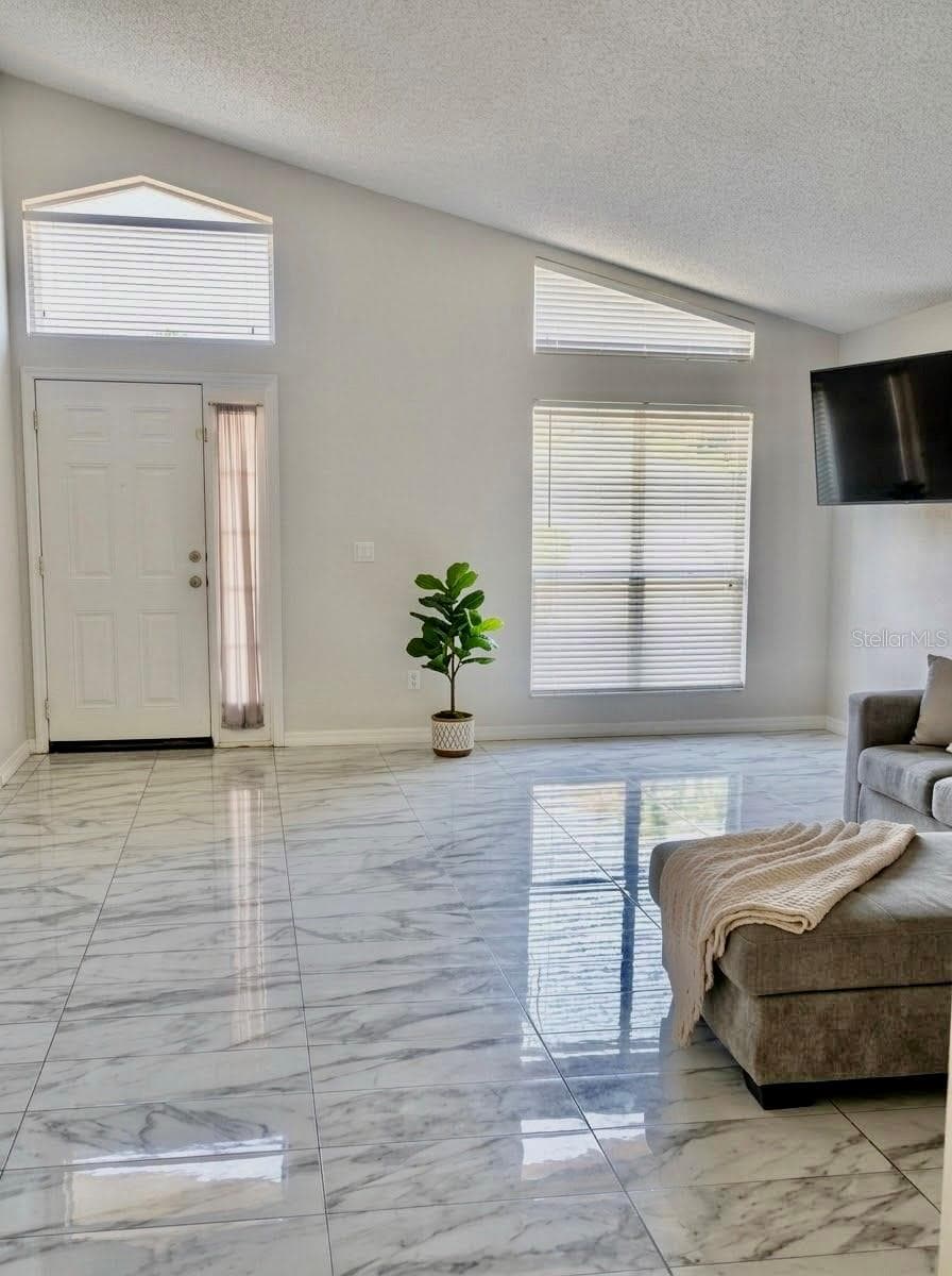 Single Family Residence at 521 CYPRESS TREE CT, ORLANDO, photo 3 of 21