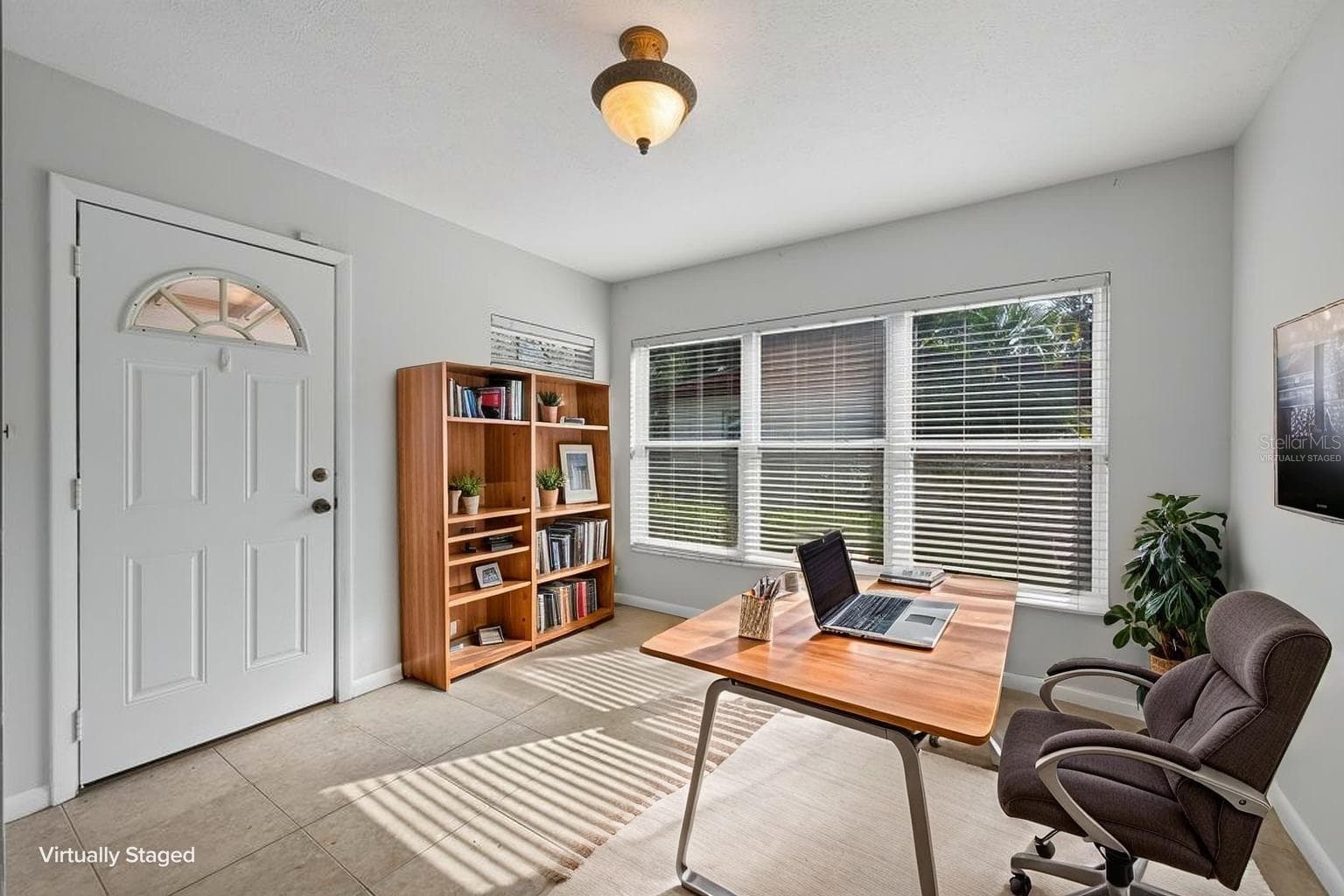 VIRTUALLY STAGED - 1708 POND LAKE DR, TAMPA