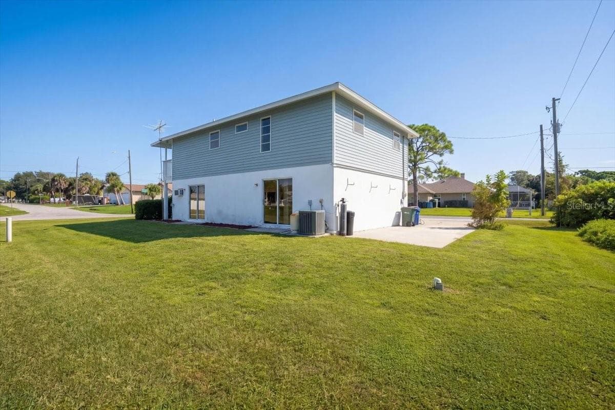 Single Family Residence at 4104 STROMBUS RD, VENICE, photo 10 of 53