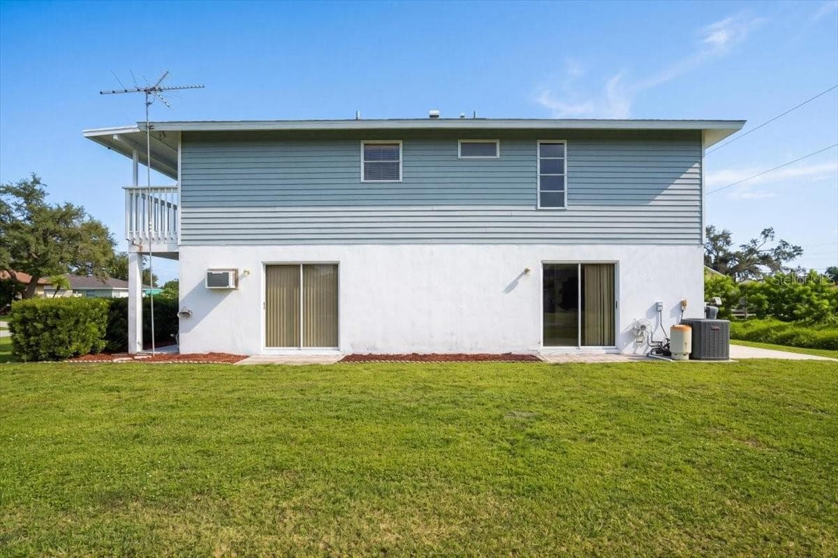 Single Family Residence at 4104 STROMBUS RD, VENICE, photo 11 of 53