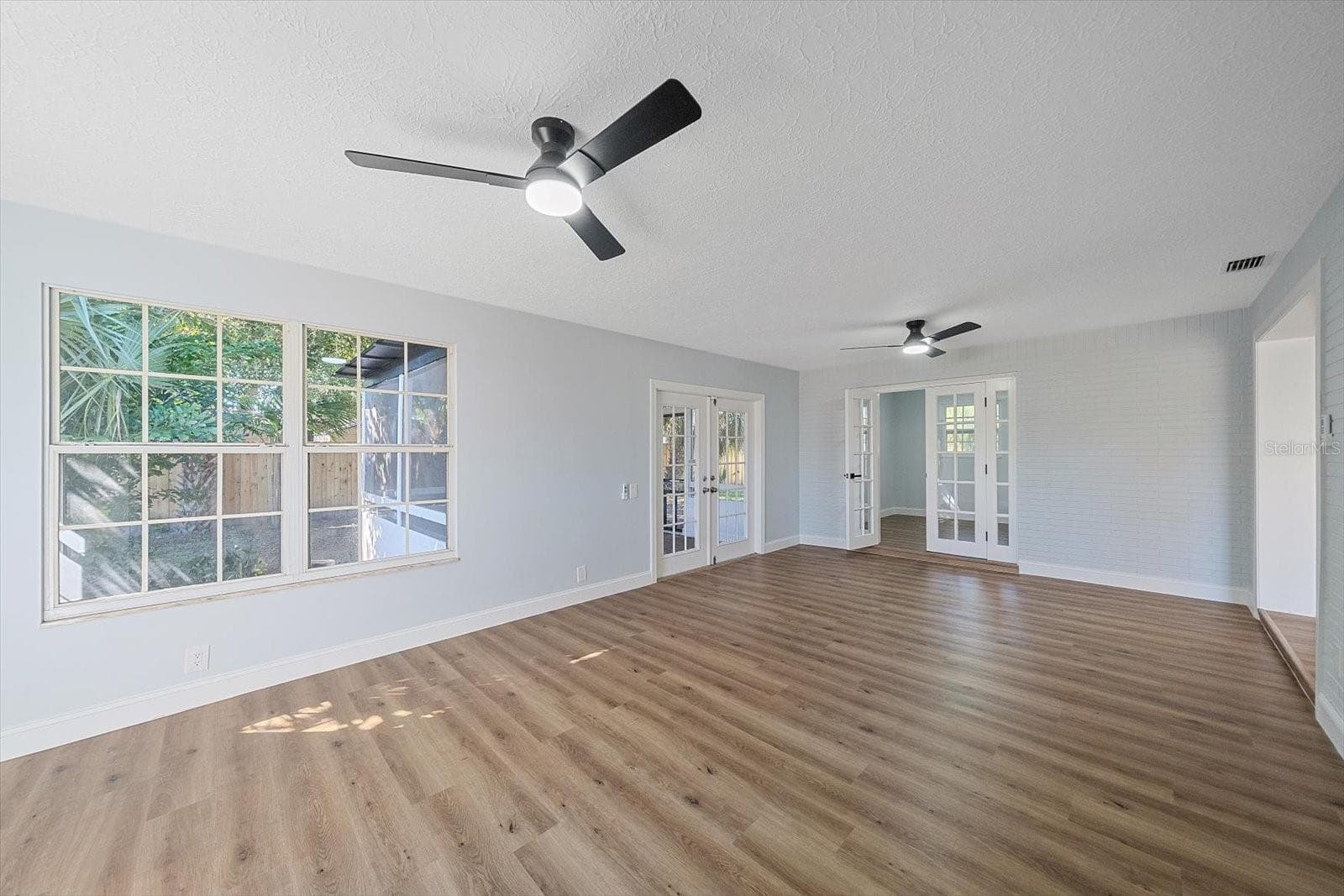 Single Family Residence at 3372 WEBBER ST, SARASOTA, photo 3 of 38
