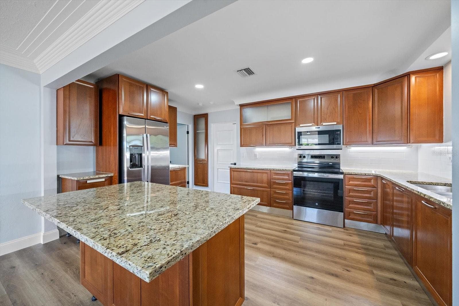 Single Family Residence at 3372 WEBBER ST, SARASOTA, photo 5 of 38