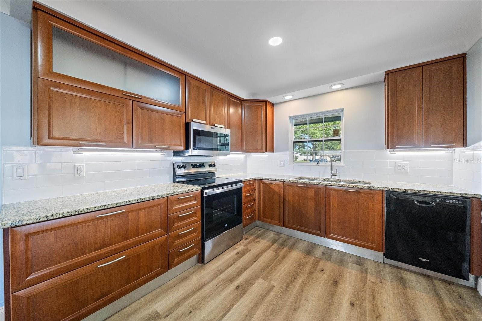 Single Family Residence at 3372 WEBBER ST, SARASOTA, photo 9 of 38
