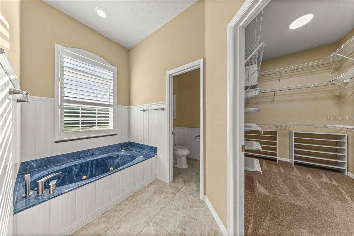 Primary En-Suite - 5592 NE 61ST AVENUE RD, SILVER SPRINGS