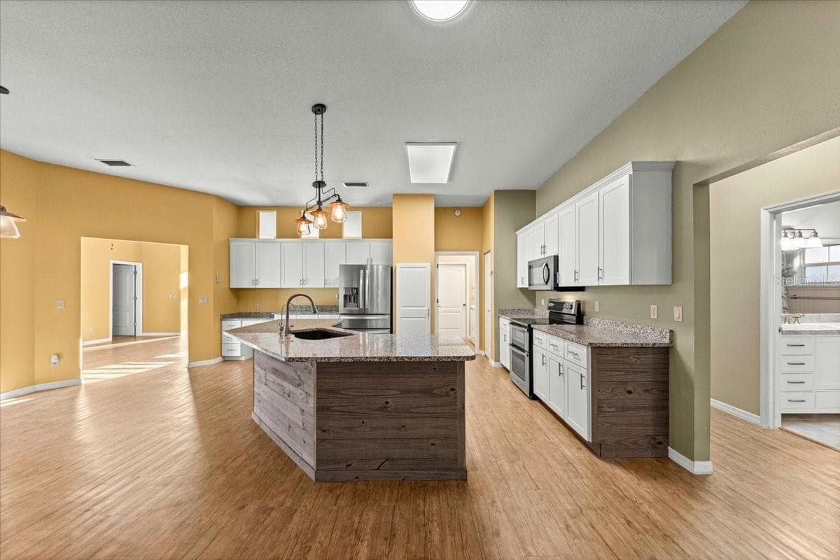 Kitchen - 5592 NE 61ST AVENUE RD, SILVER SPRINGS