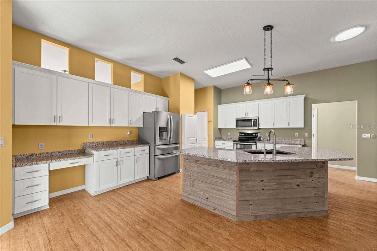 Kitchen - 5592 NE 61ST AVENUE RD, SILVER SPRINGS