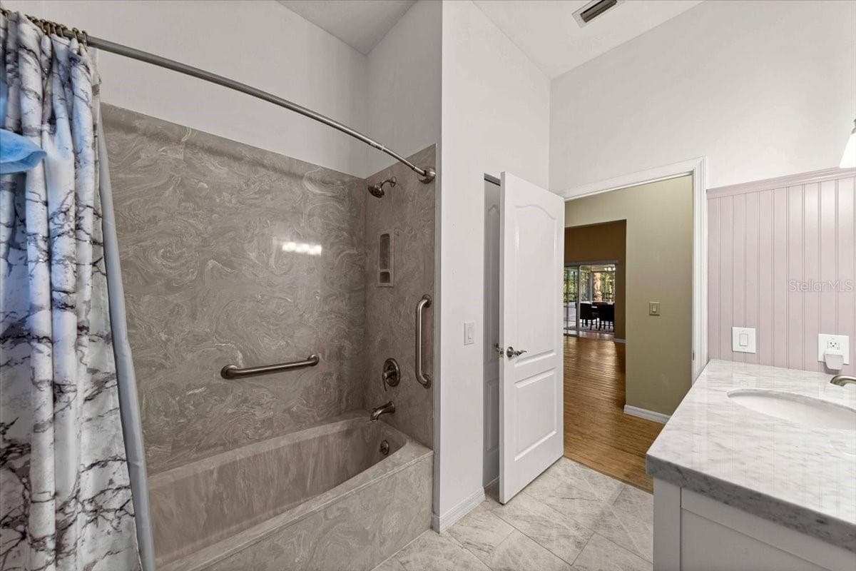 Second Full Bathroom - 5592 NE 61ST AVENUE RD, SILVER SPRINGS