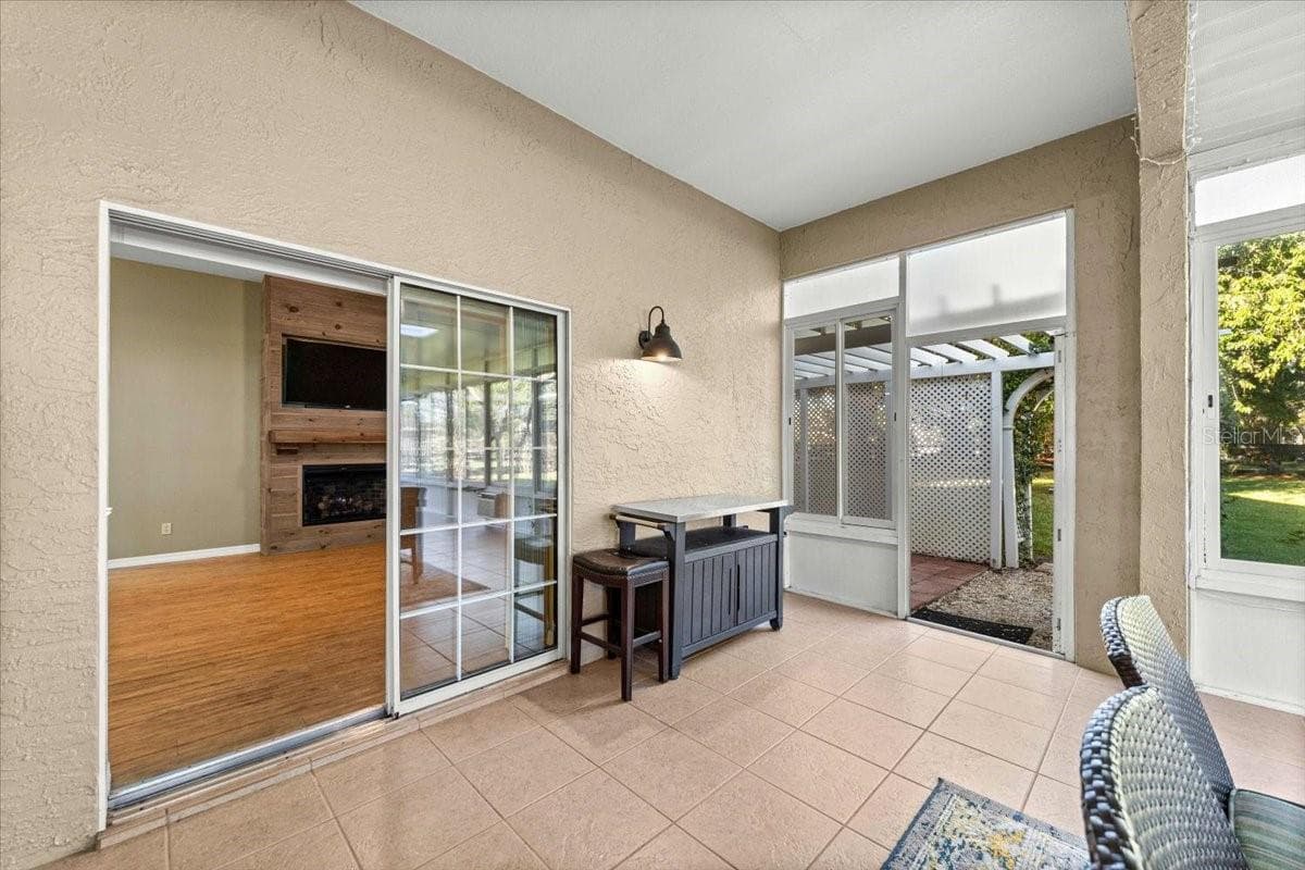 Expansive Florida Room - 5592 NE 61ST AVENUE RD, SILVER SPRINGS