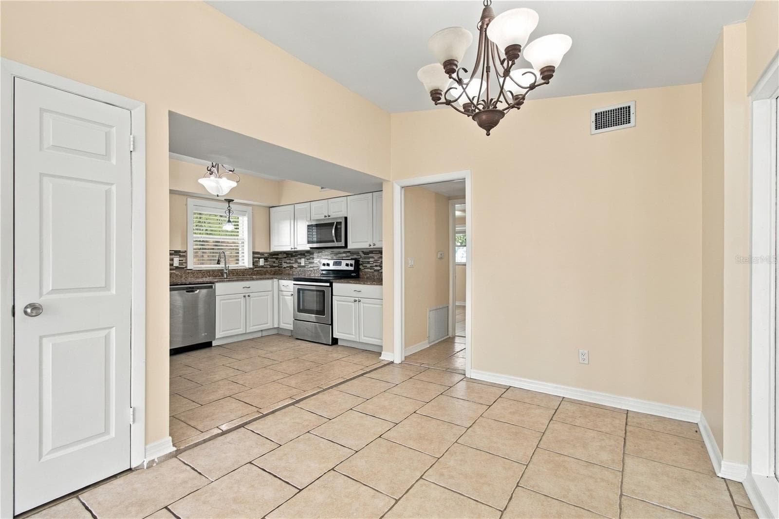 Dining overlooking the kitchen - 10312 LAKE CARROLL WAY, TAMPA
