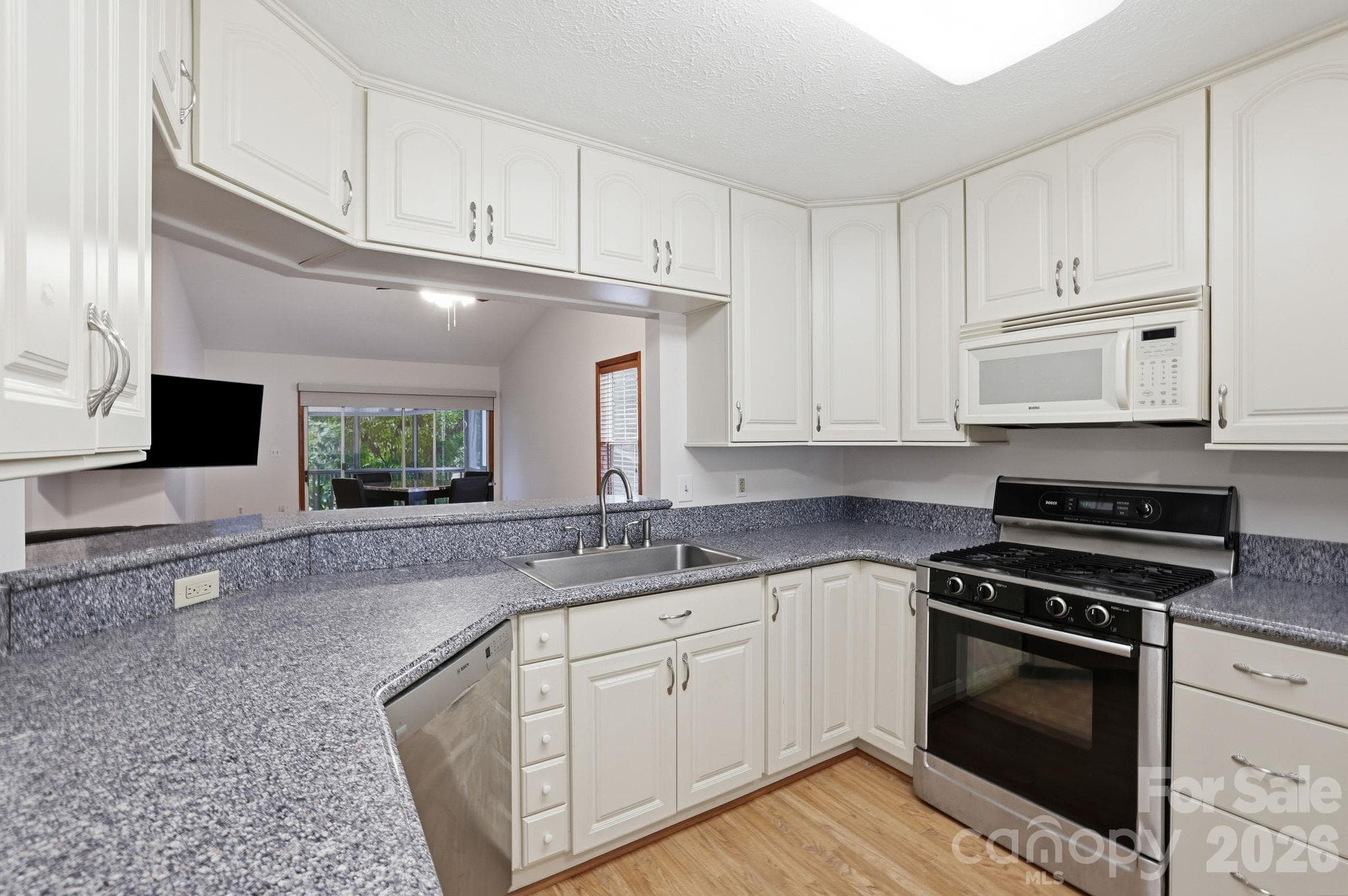 Townhouse at 725 N Park Place, Hendersonville, photo 10 of 40