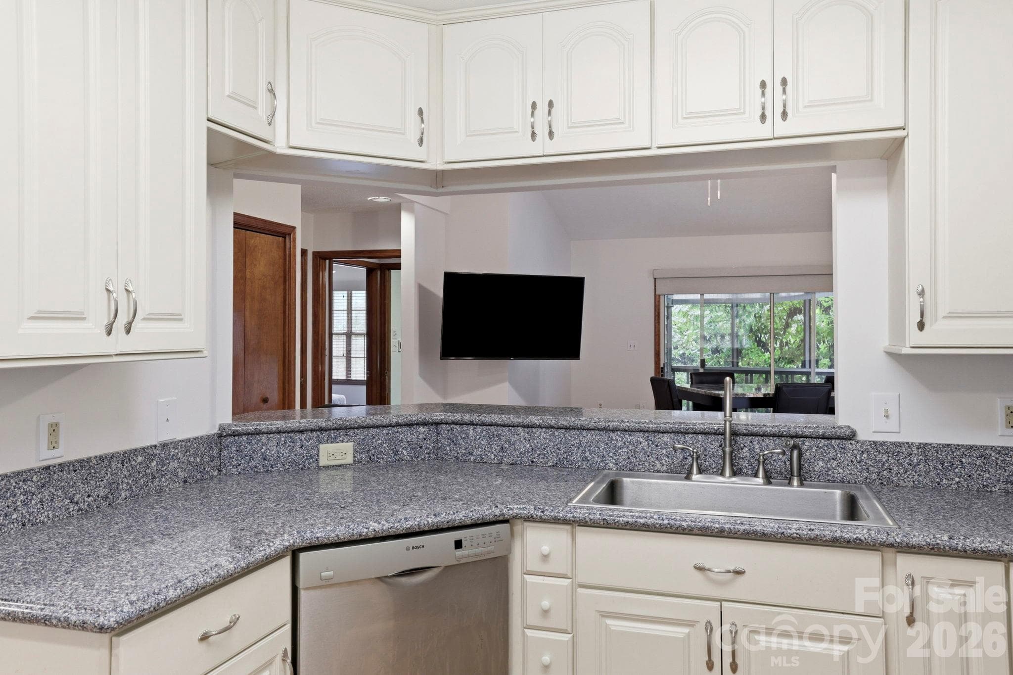 Townhouse at 725 N Park Place, Hendersonville, photo 11 of 40