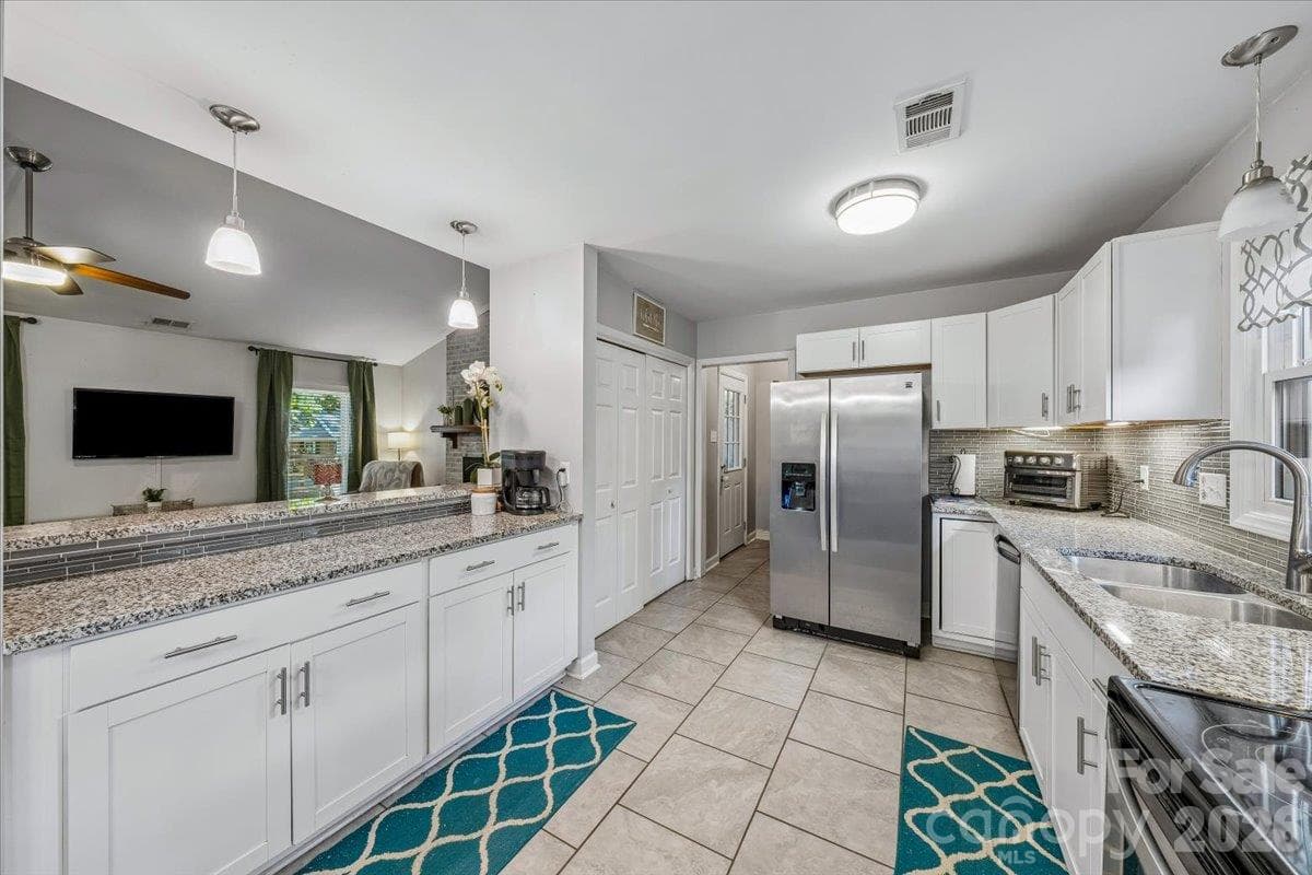 Townhouse at 6000 Gate Post Road, Charlotte, photo 41 of 47