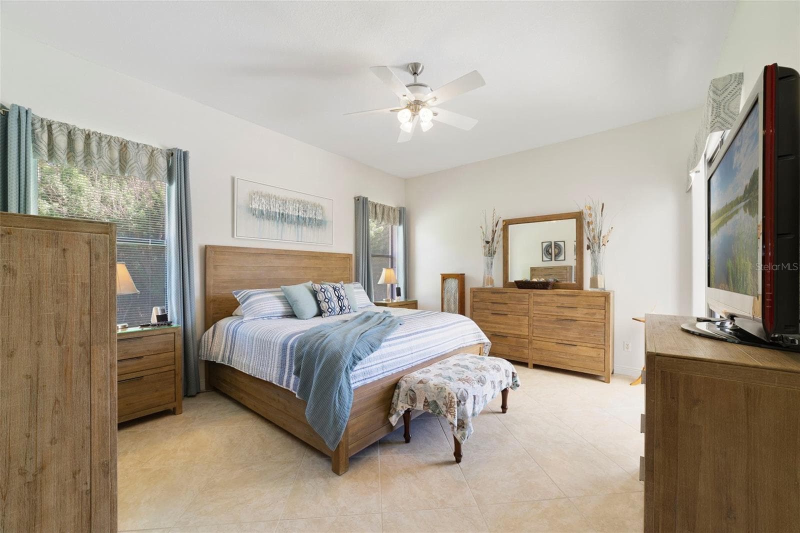 Primary Bedroom with sliding glass doors to out back - 3514 OCITA DR, ORLANDO