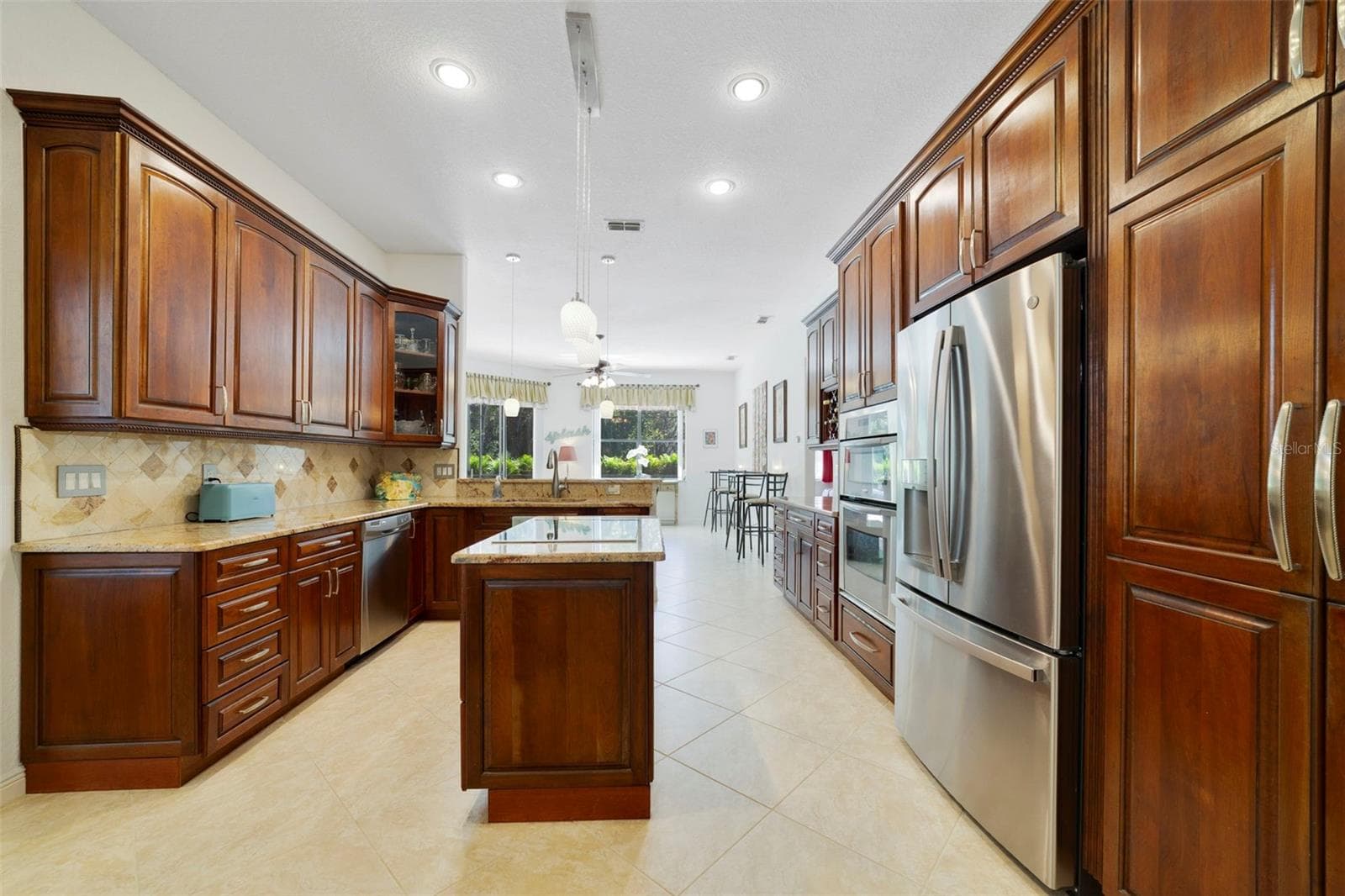 Beautiful Kitchen with center Stove Top ! - 3514 OCITA DR, ORLANDO