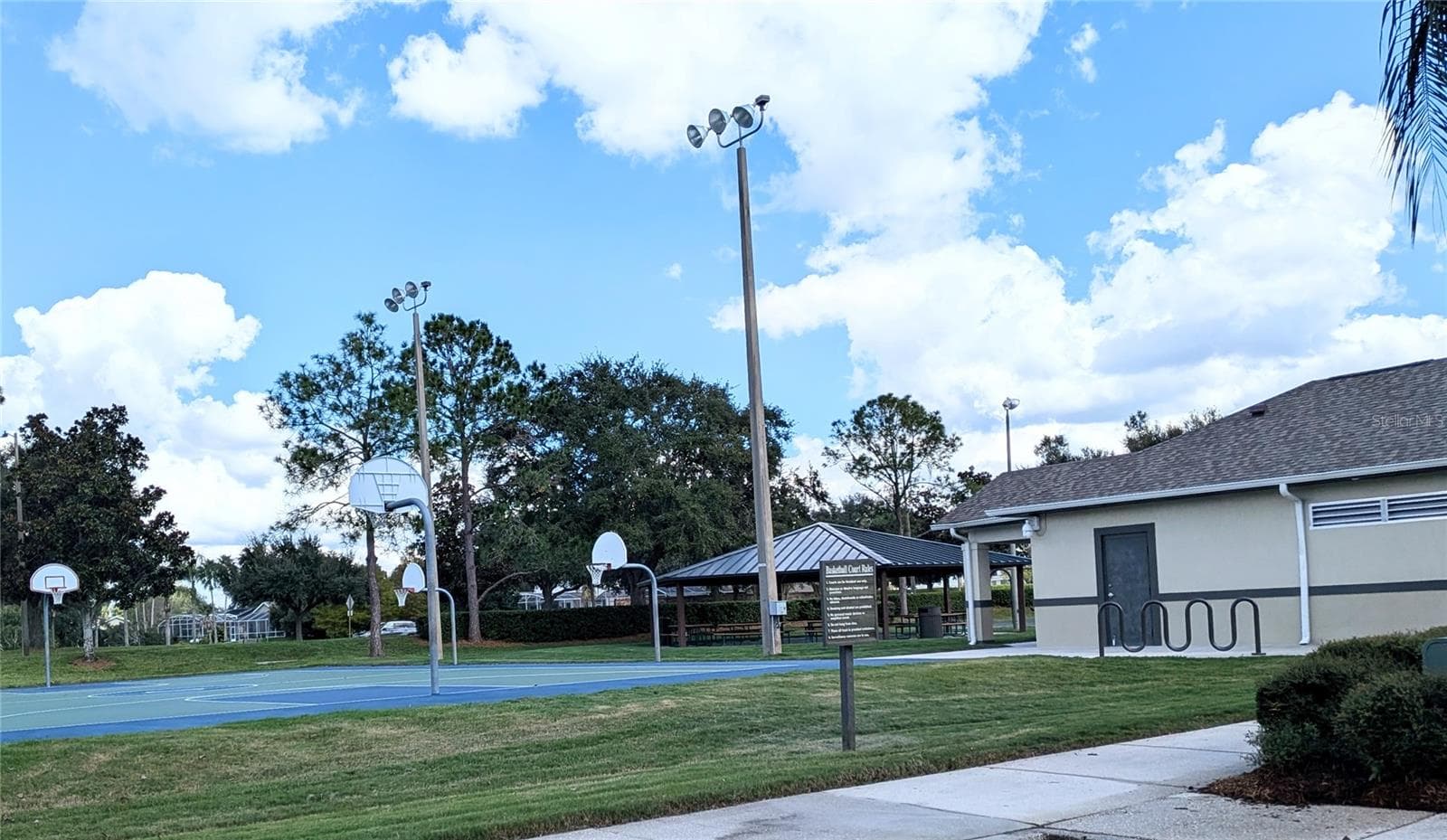 Osprey Park Community center and one of many basketball courts - 3514 OCITA DR, ORLANDO