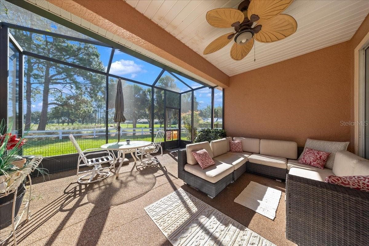 Covered lanai and birdcage - 8906 SW 84TH CIR, OCALA